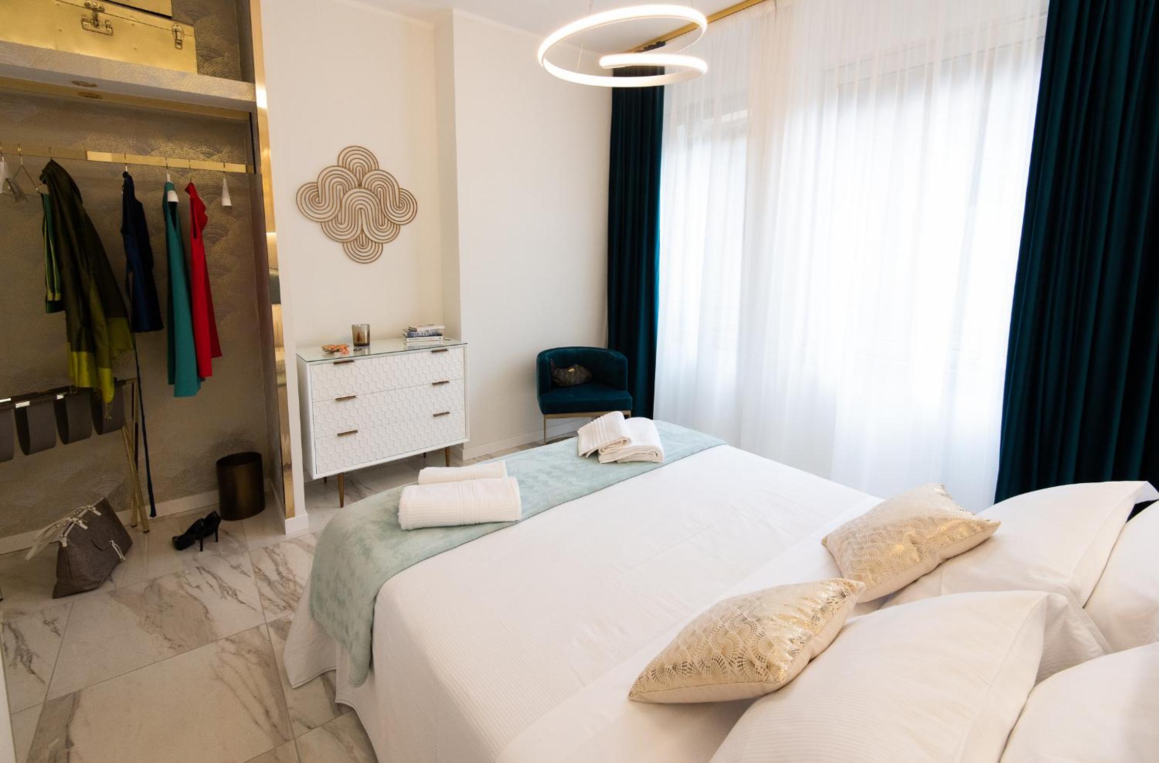 One-Bedroom Apartment - Photo 11