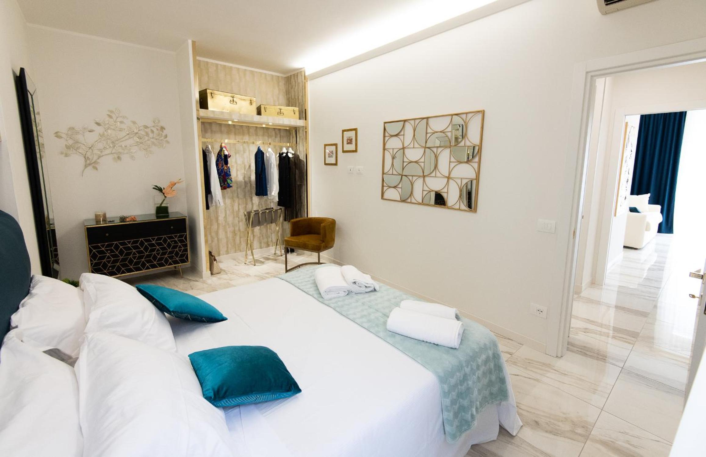 One-Bedroom Apartment - Photo 12