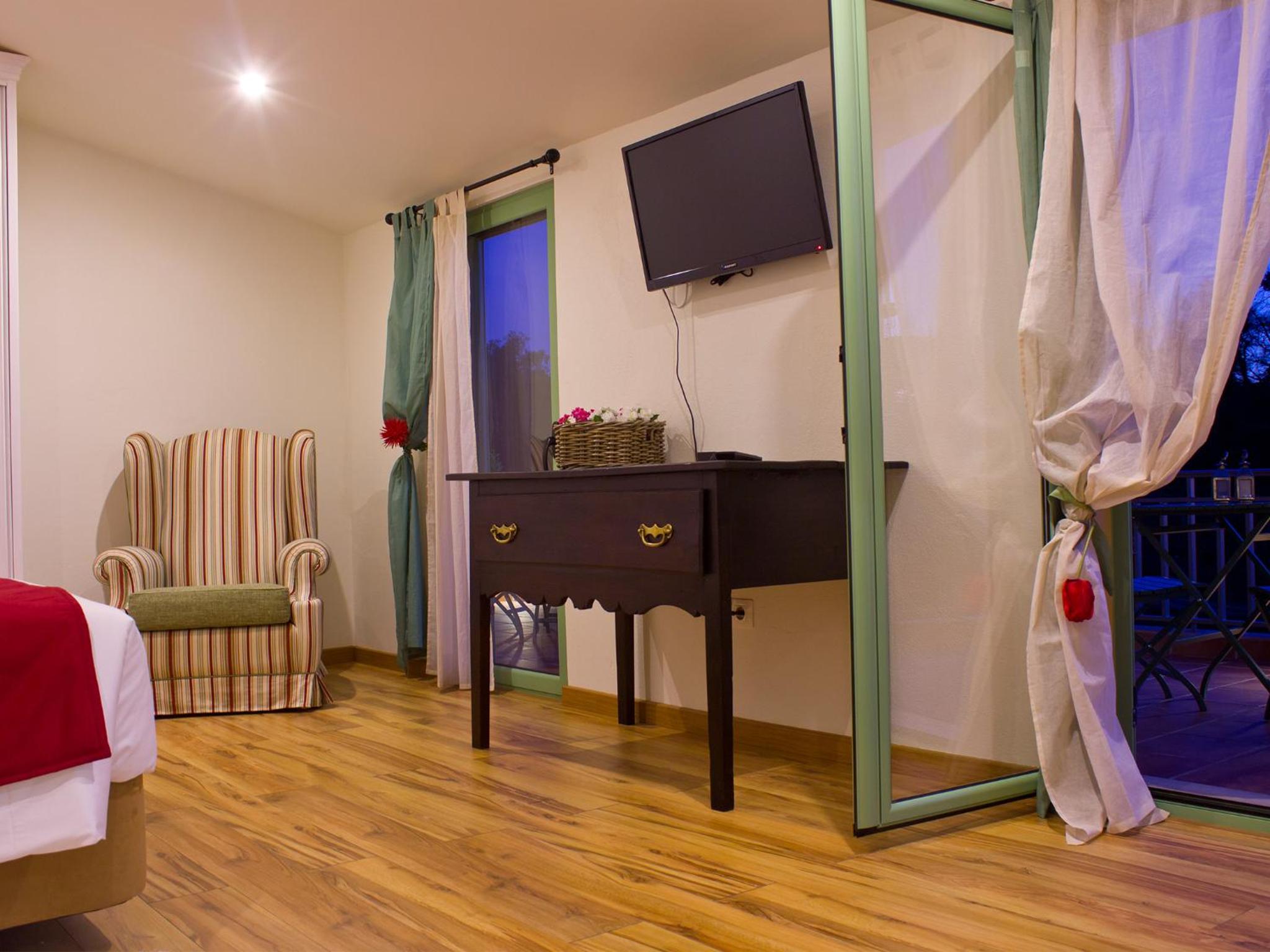 Deluxe Double Room with Balcony photo 1