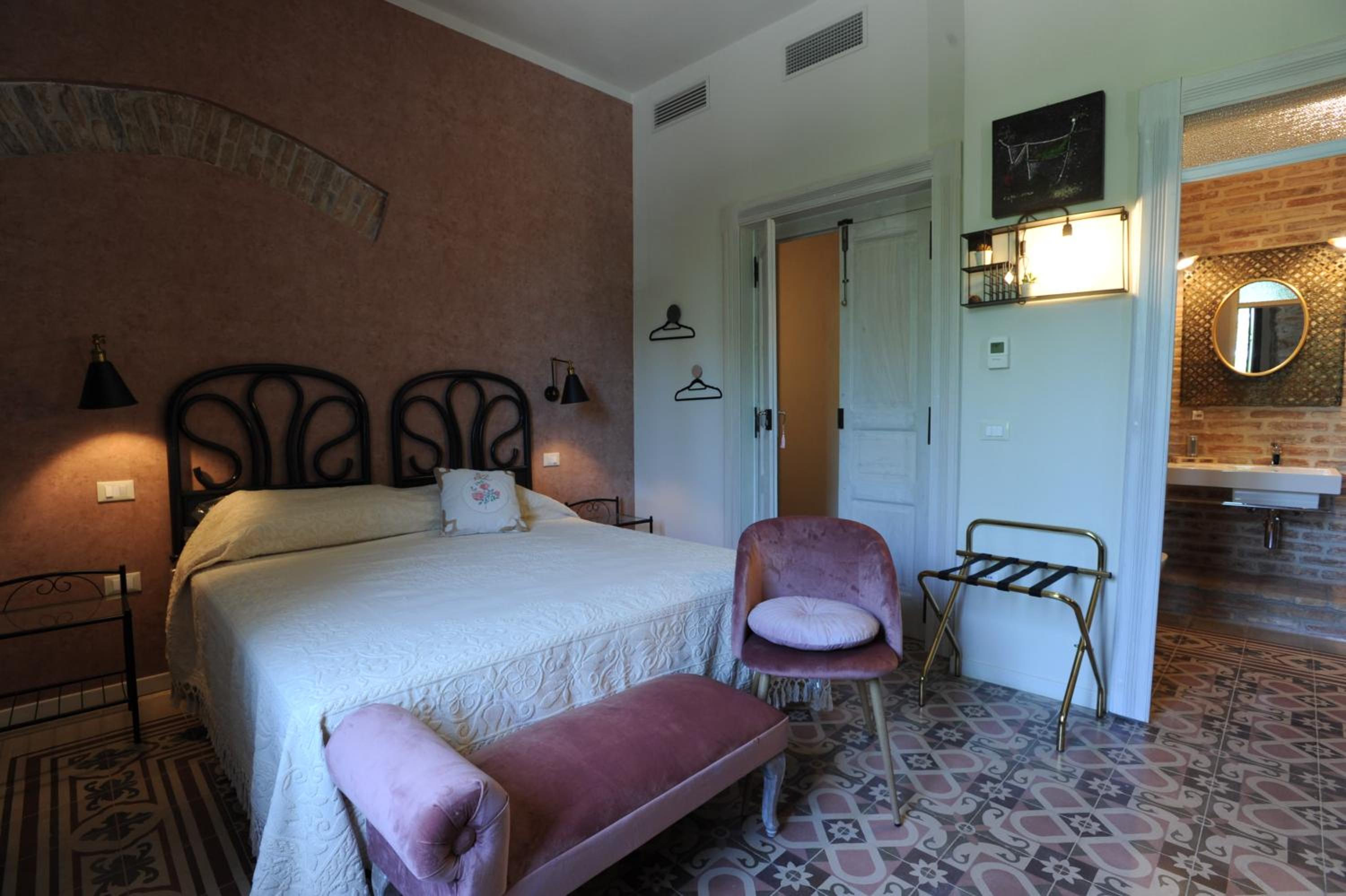 Double Room - Photo 6
