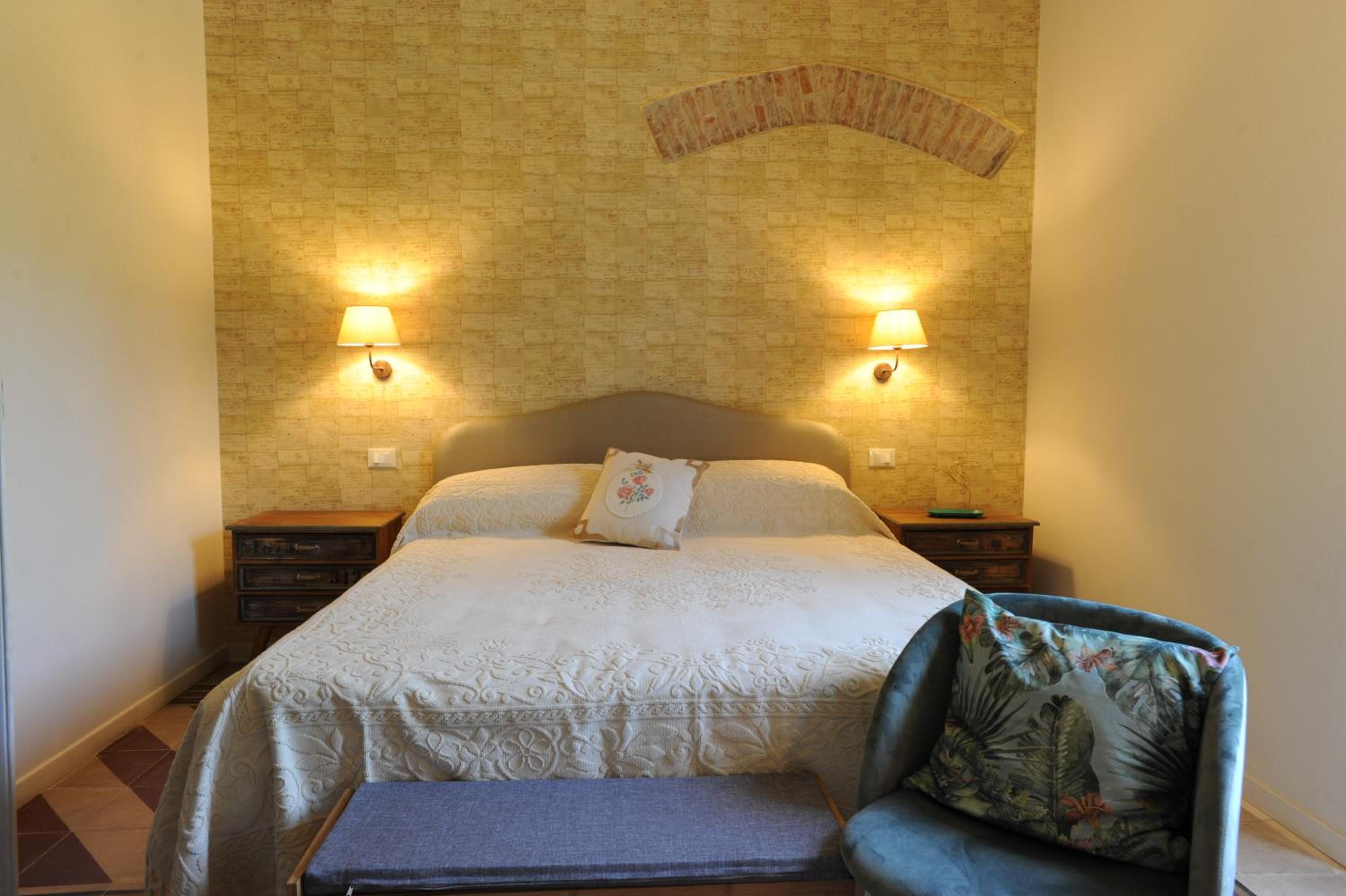 Double Room - Photo 5