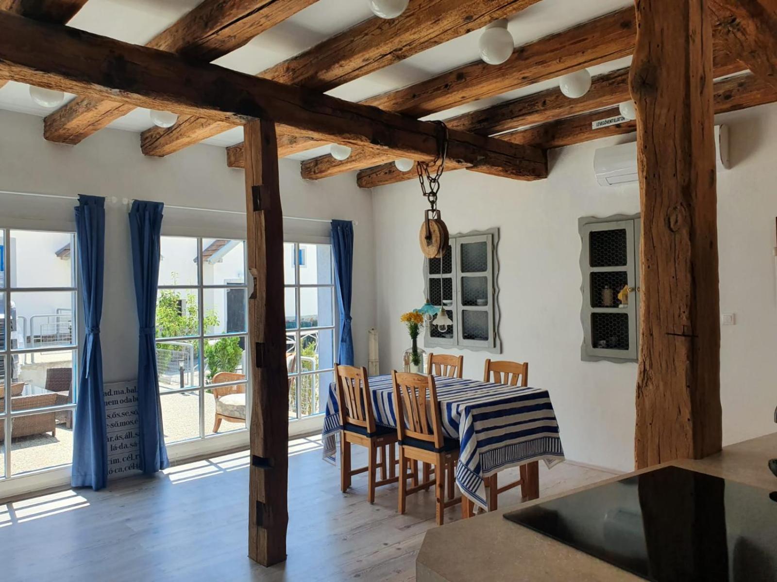 One-Bedroom Apartment - Photo 3