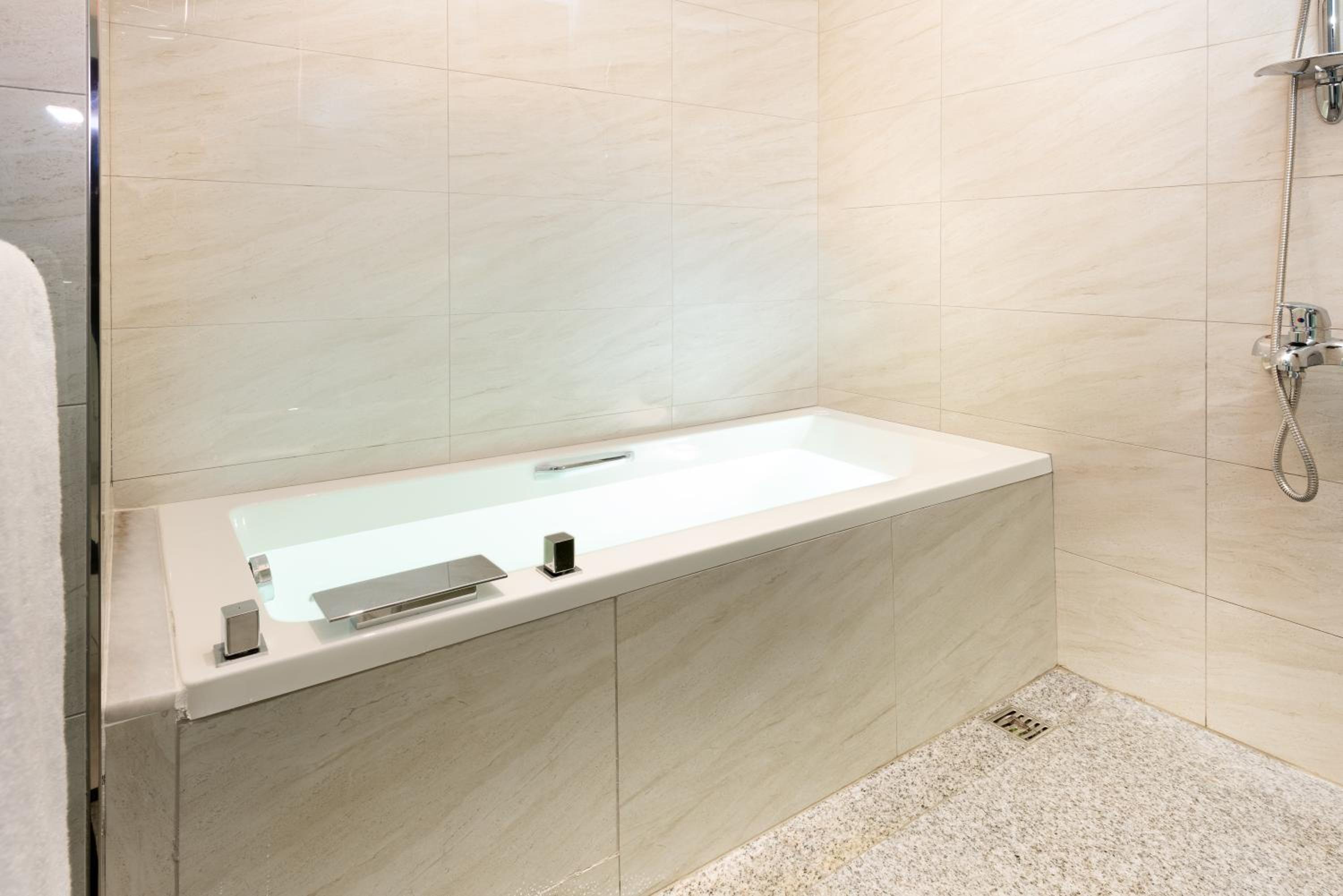 Quadruple Room with Bath photo 3