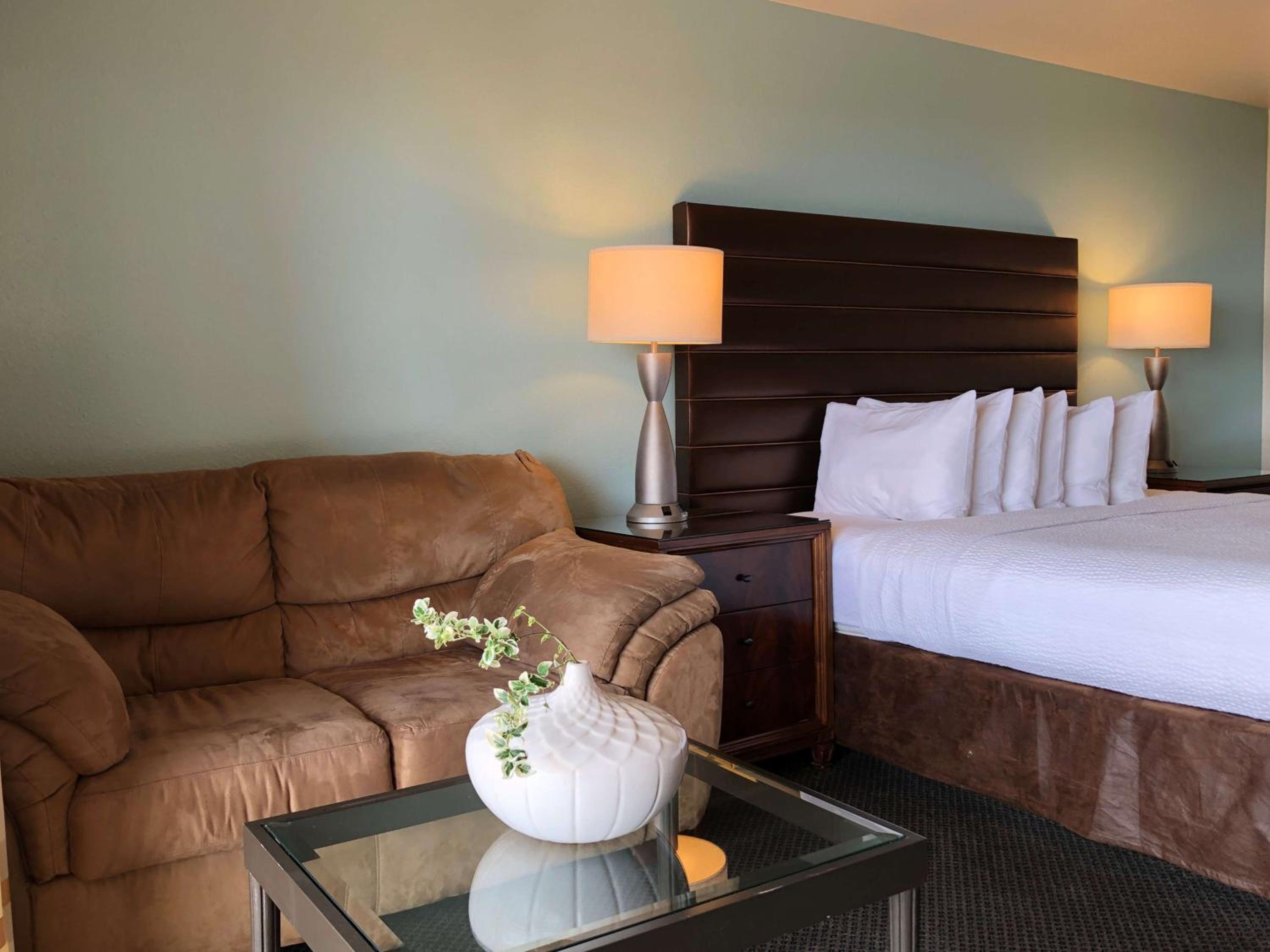 King Room with Balcony and Ocean View - Third Level/Non-Smoking