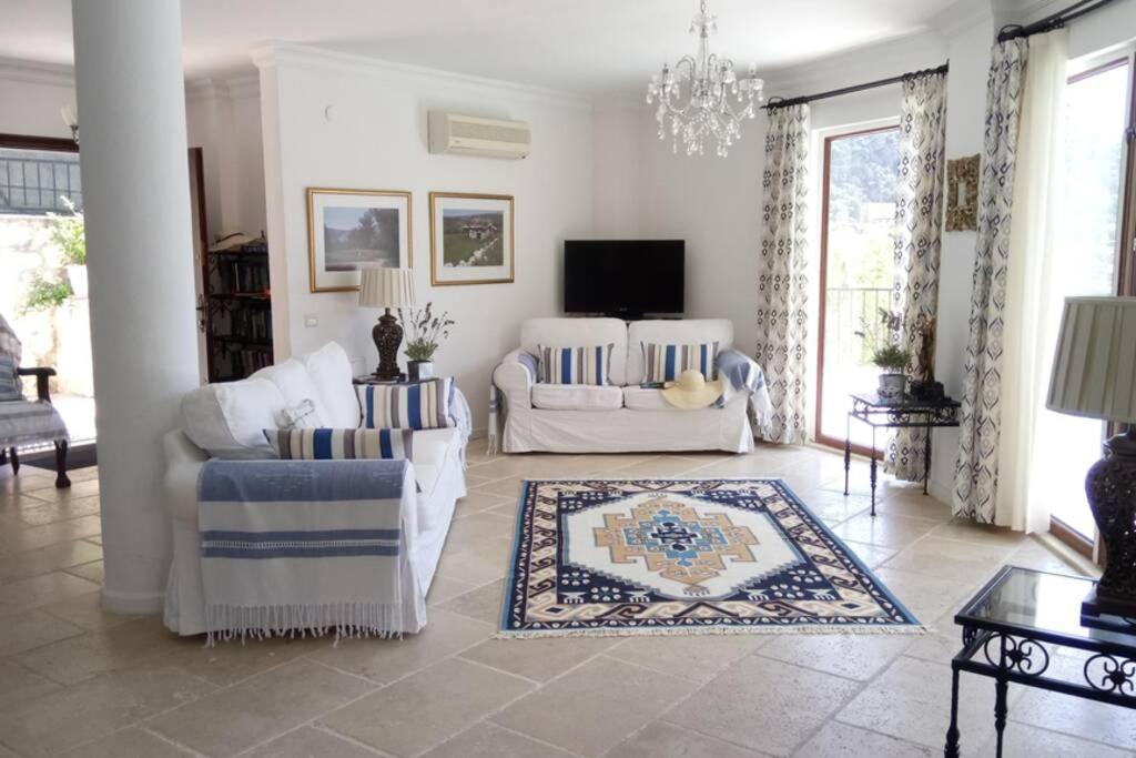 Villa with Sea View - Photo 18