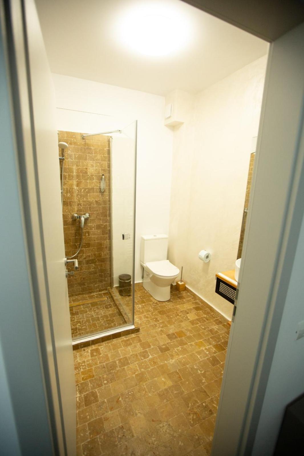 Double or Twin Room - Photo 7