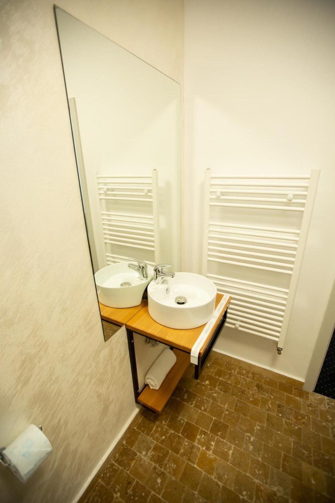 Double or Twin Room - Photo 4