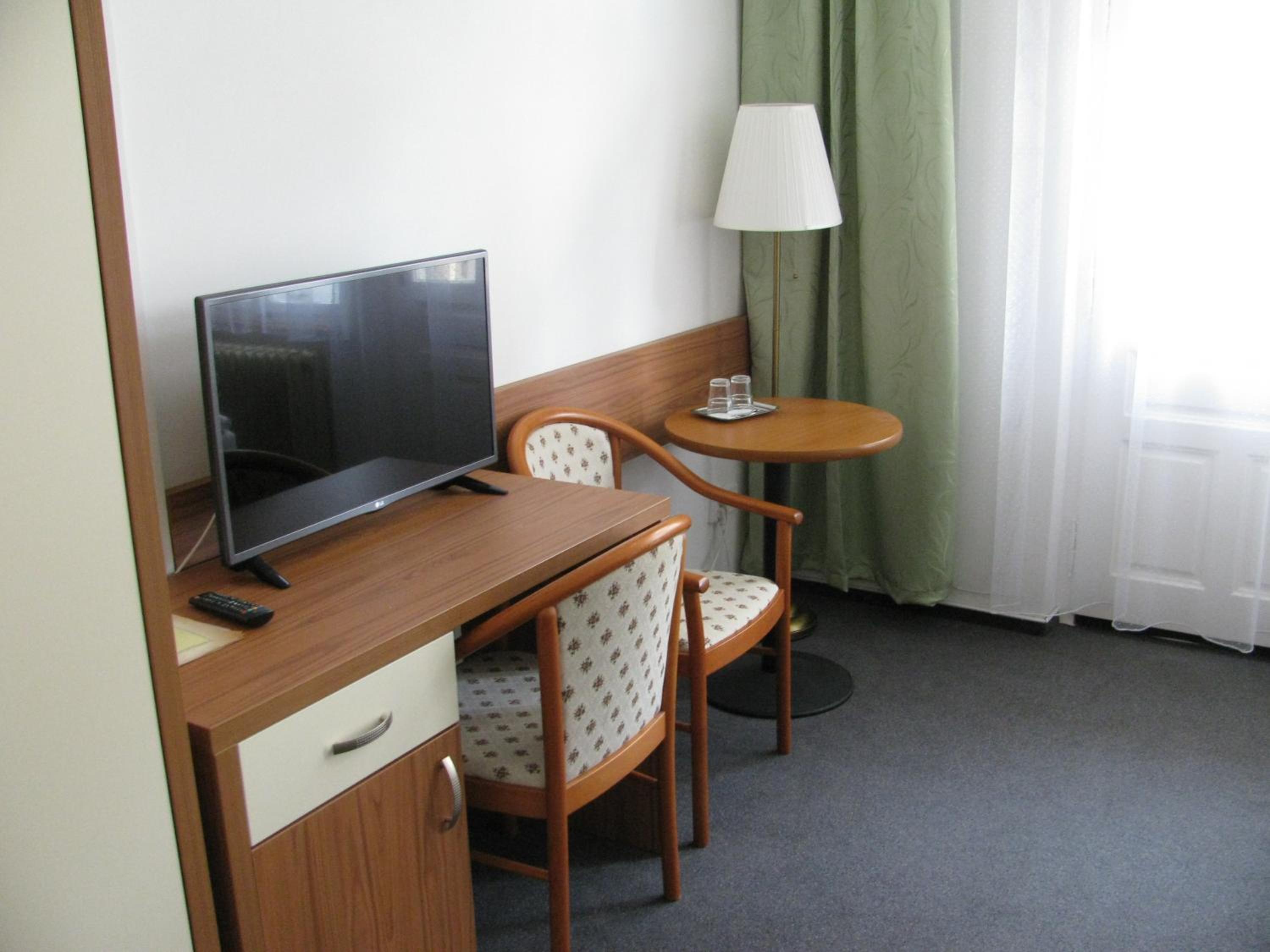 Economy Twin Room with Shared Bathroom photo 2