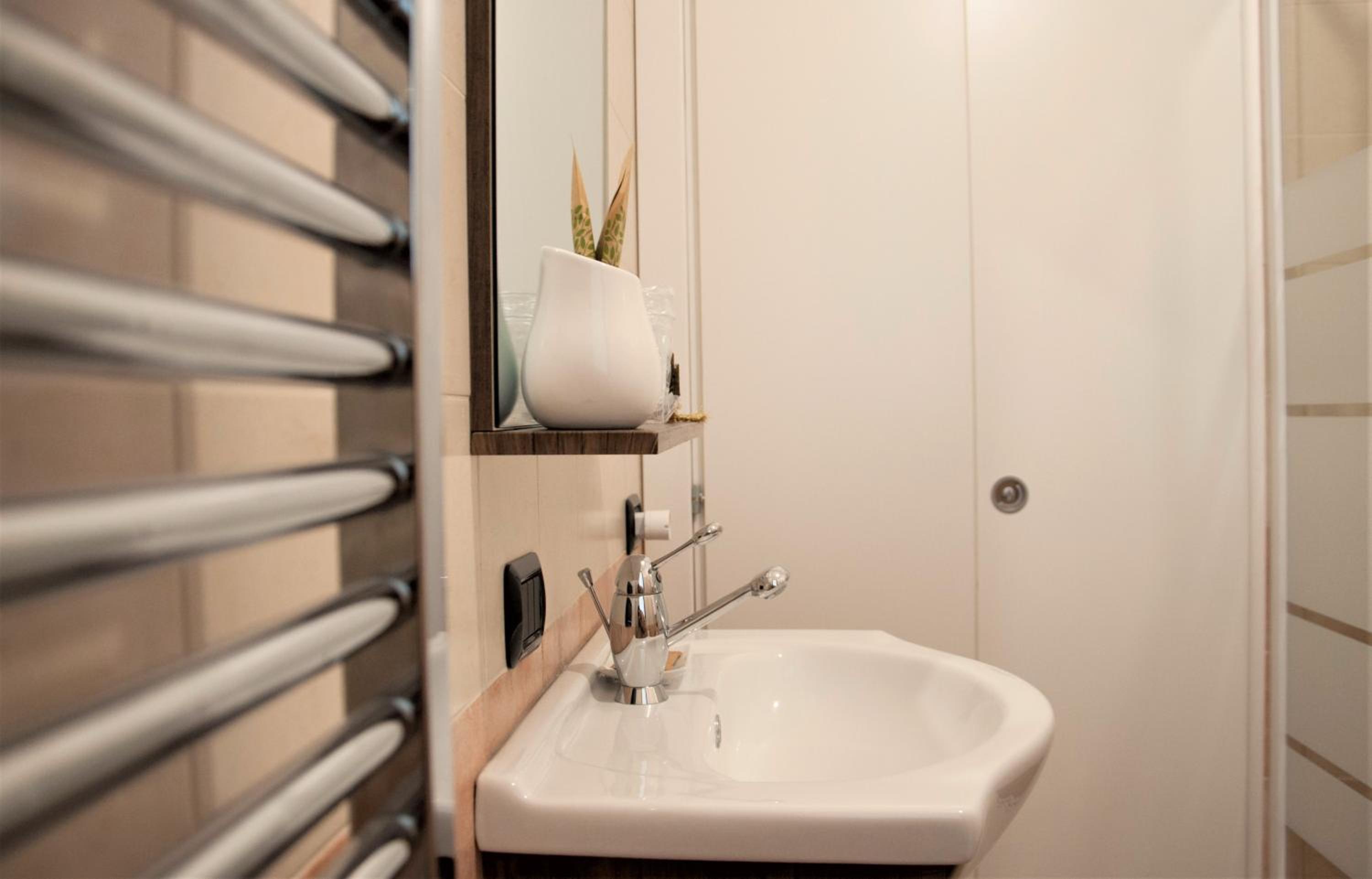 One-Bedroom Apartment photo 3