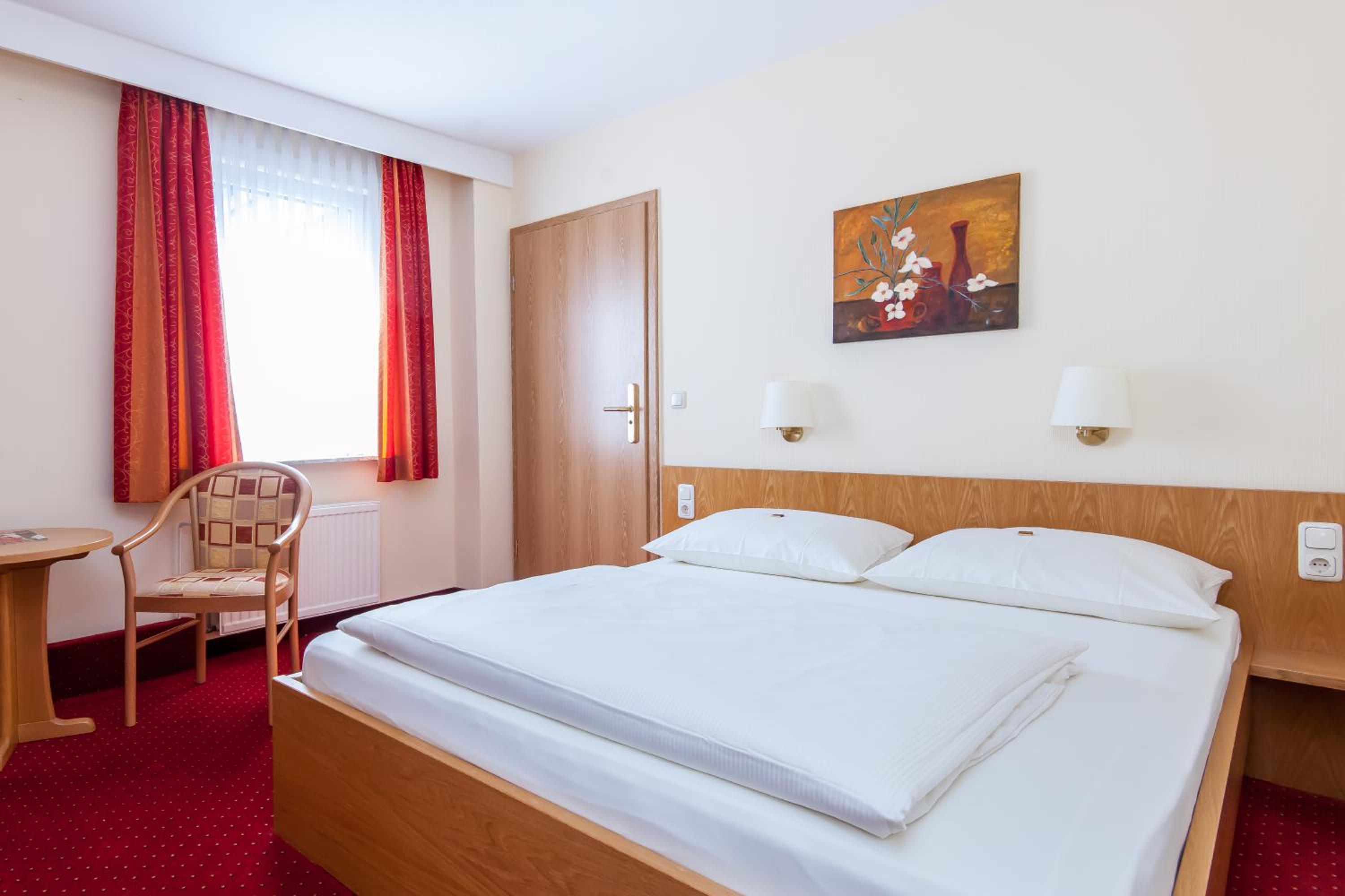 Double Room - Photo 5