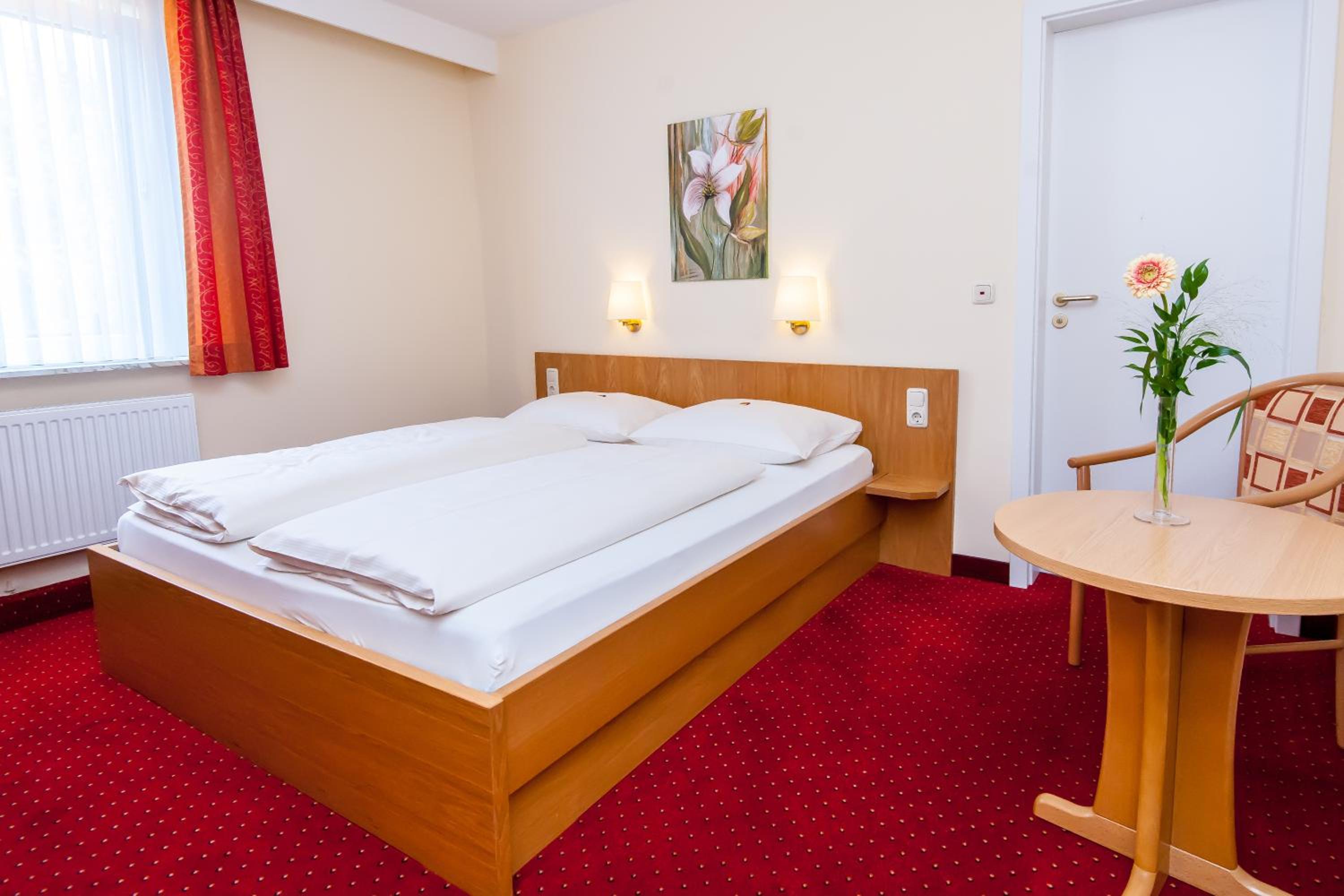 Double Room - Photo 7