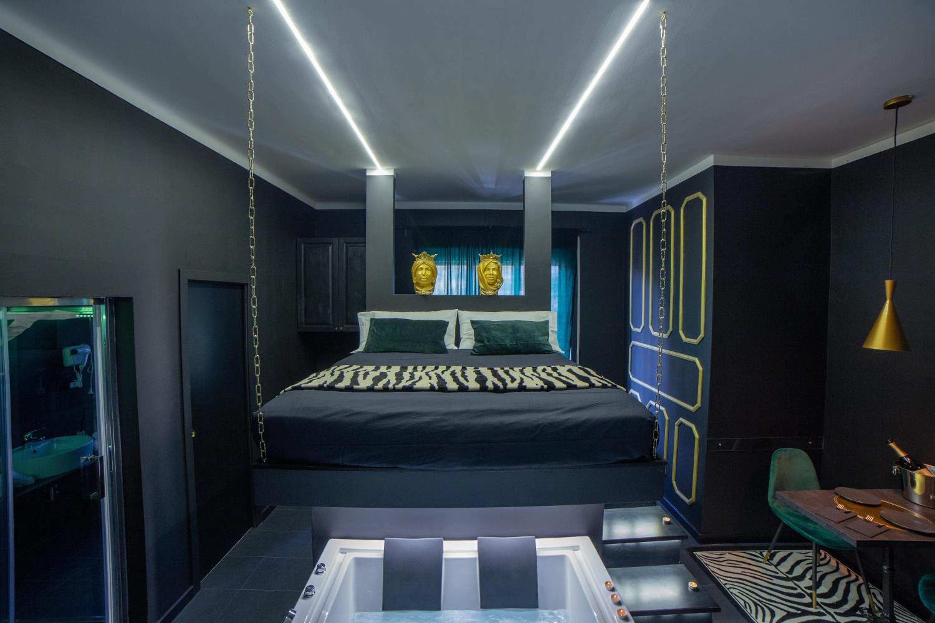 Double Room with Hot Tub photo 3