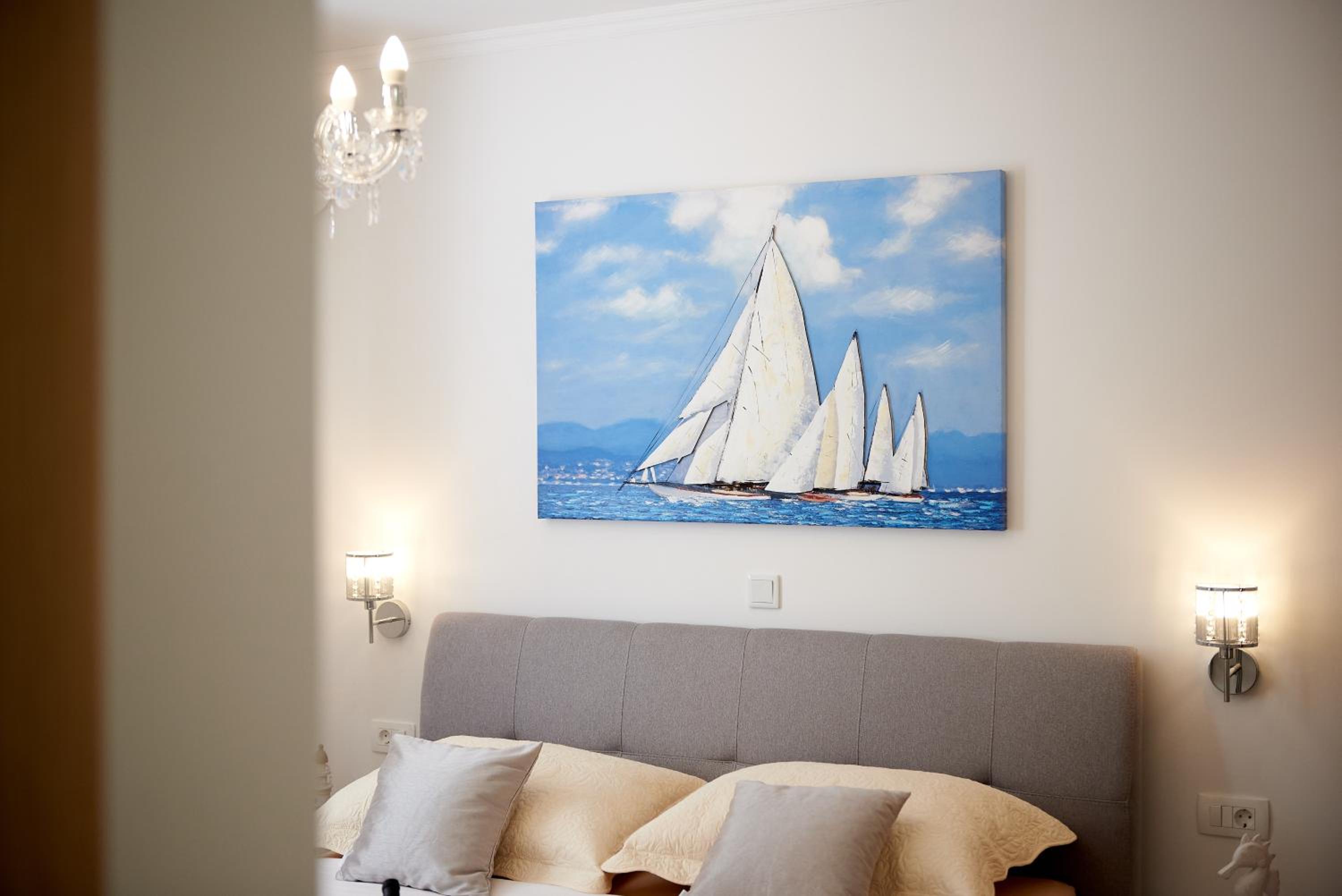 Deluxe Room - Photo 17