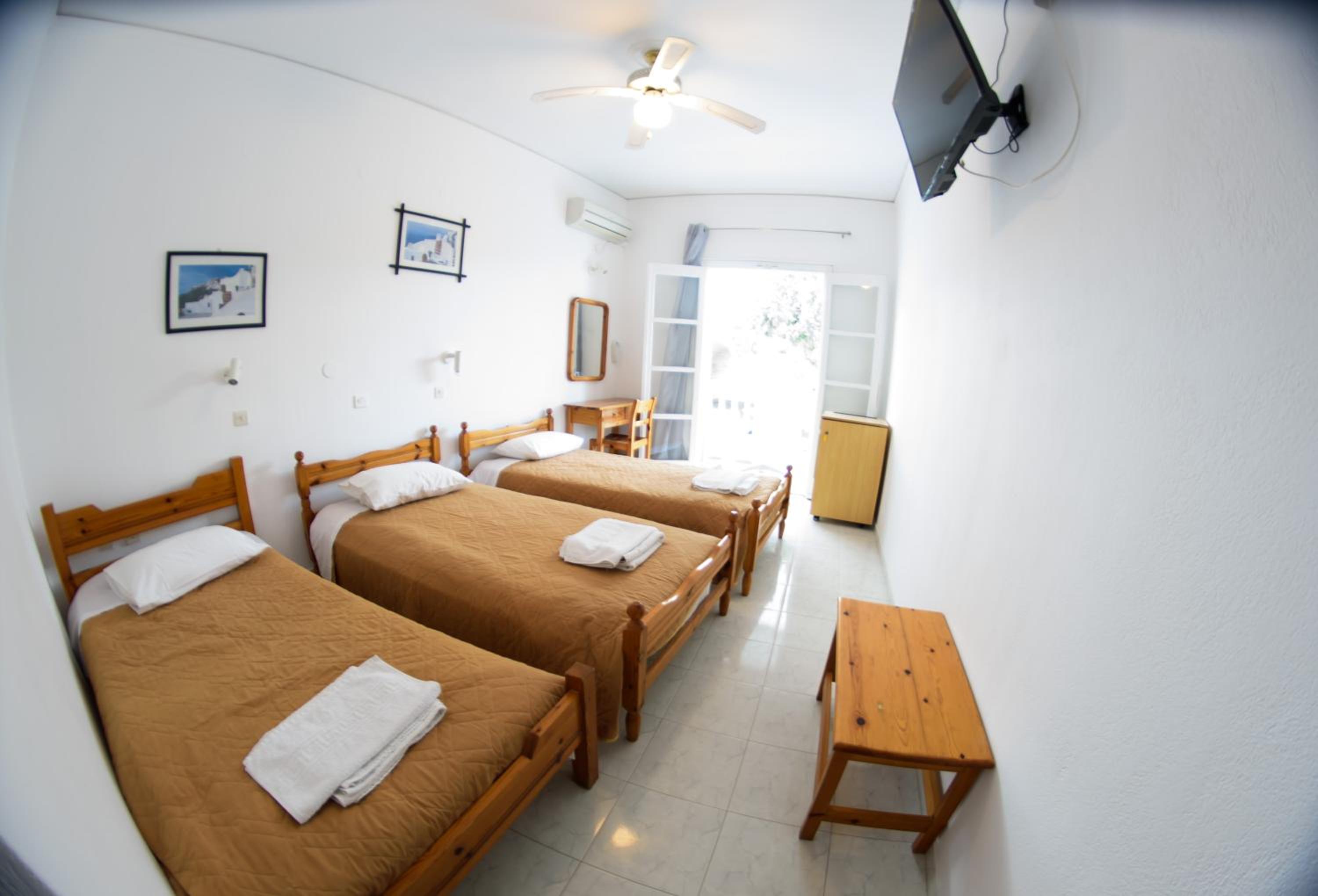 Standard Double or Twin Room - Photo 8