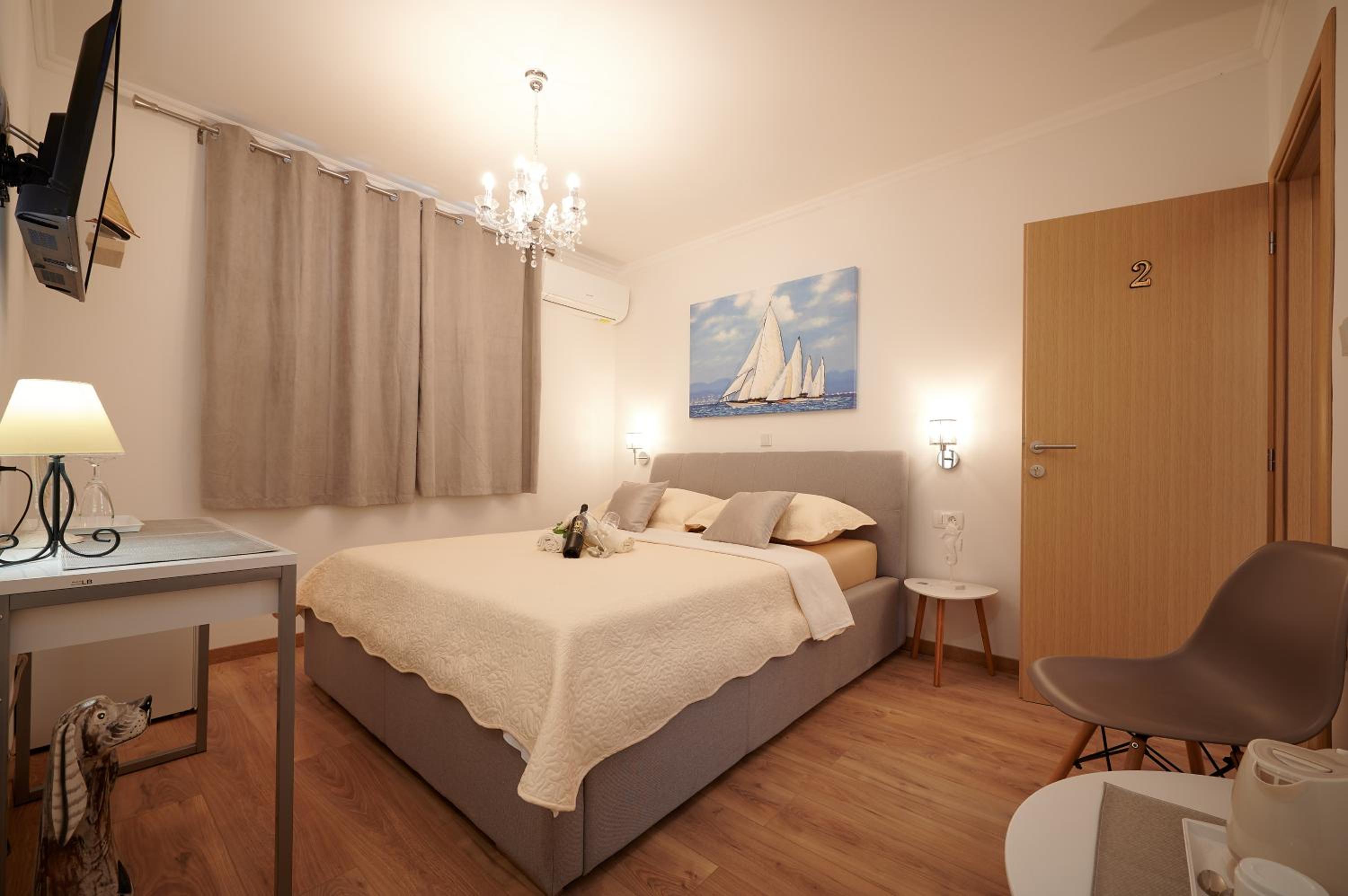 Deluxe Room - Photo 4