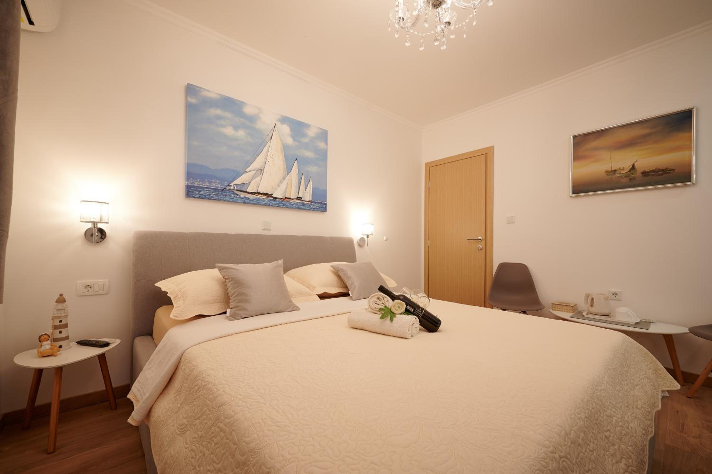 Deluxe Room - Photo 12