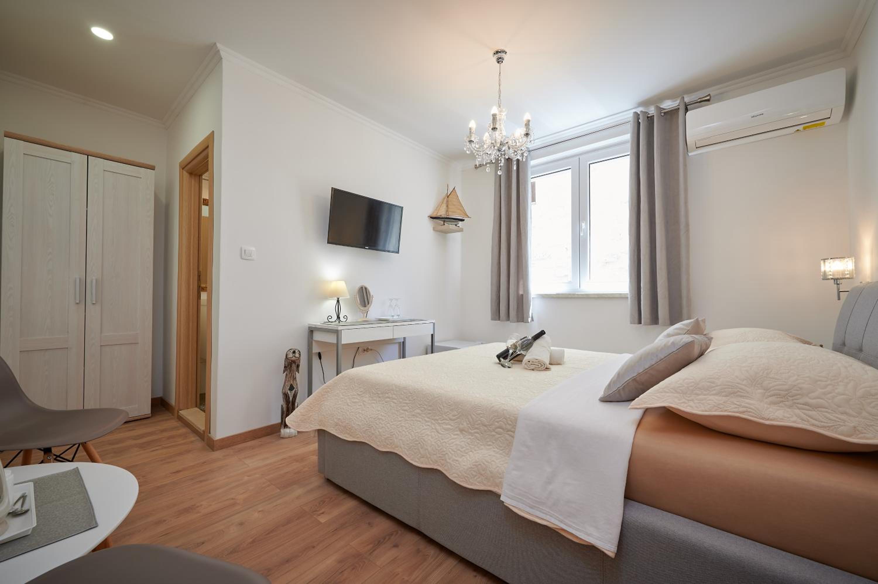 Deluxe Room - Photo 18