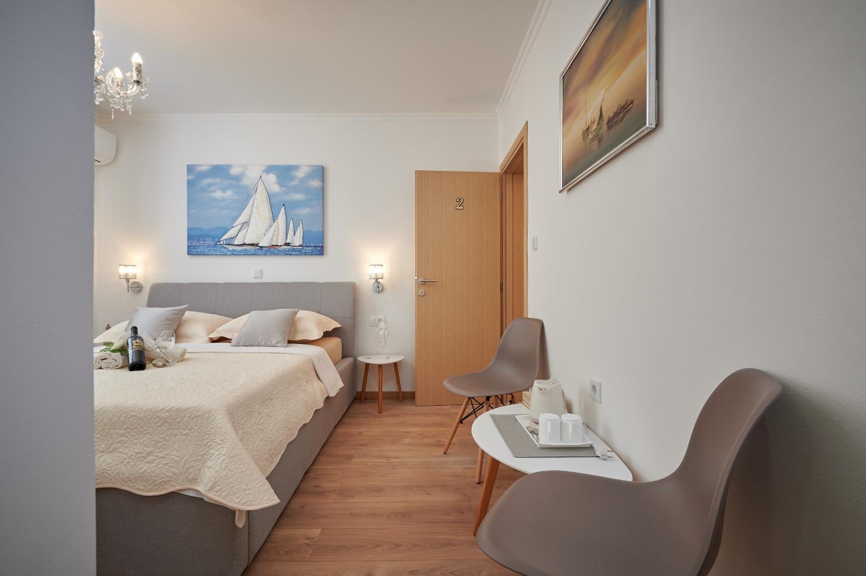 Deluxe Room - Photo 2