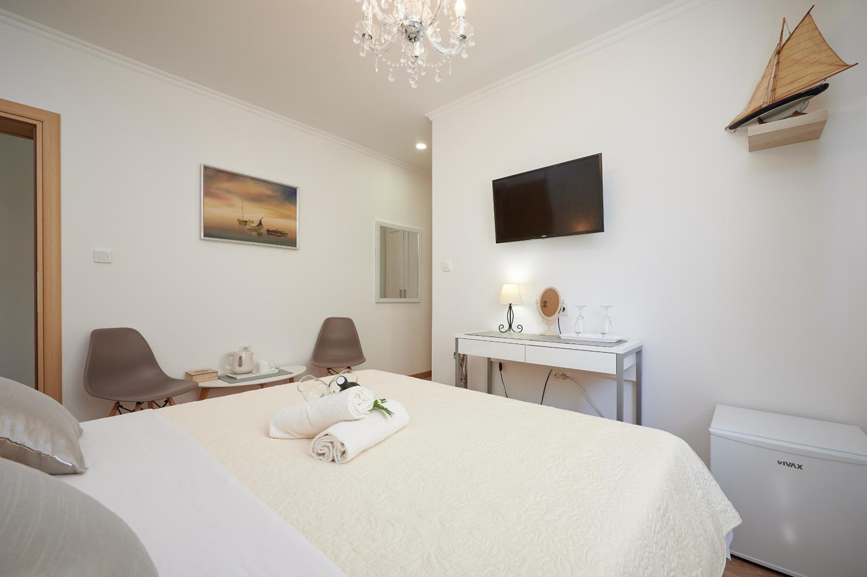 Deluxe Room - Photo 19