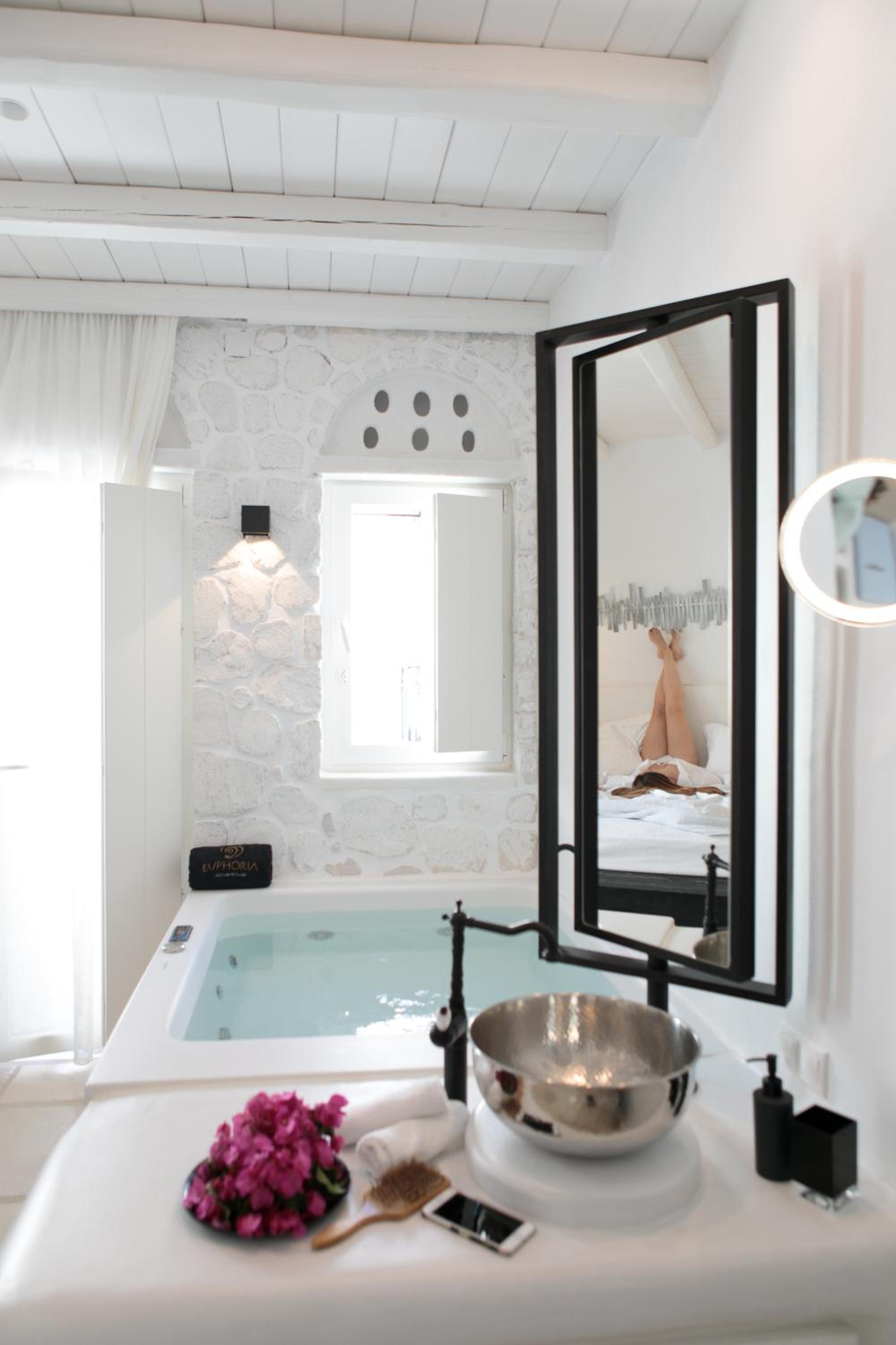 Deluxe Suite with Spa Bath photo 3