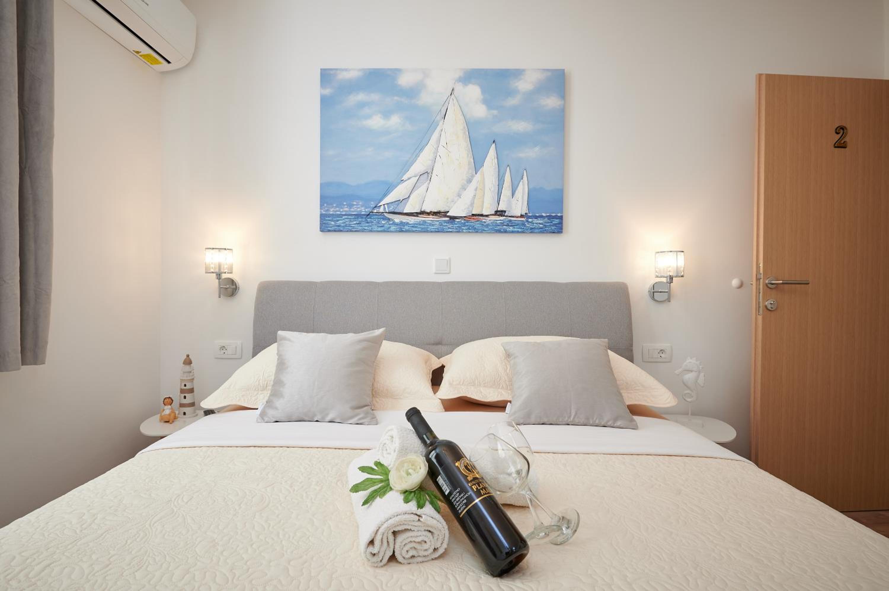 Deluxe Room - Photo 1