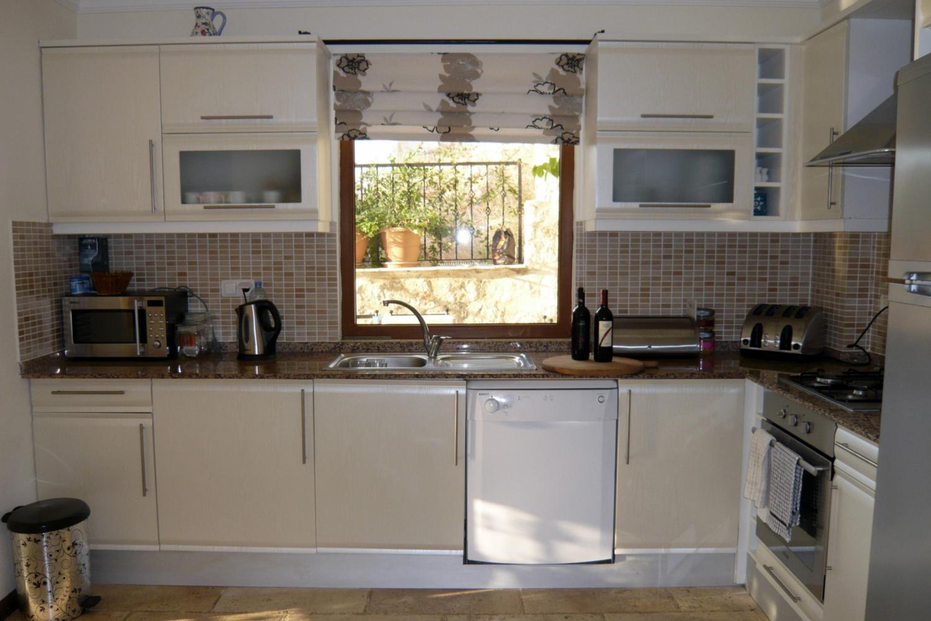 Villa with Sea View - Photo 28