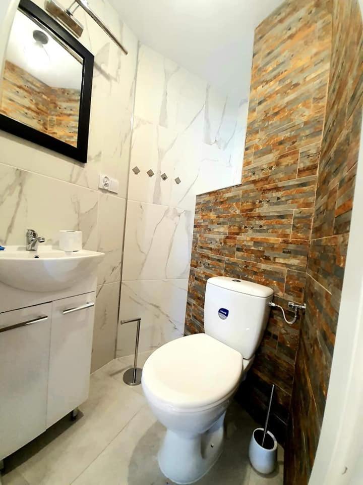 Studio Apartment - Photo 7