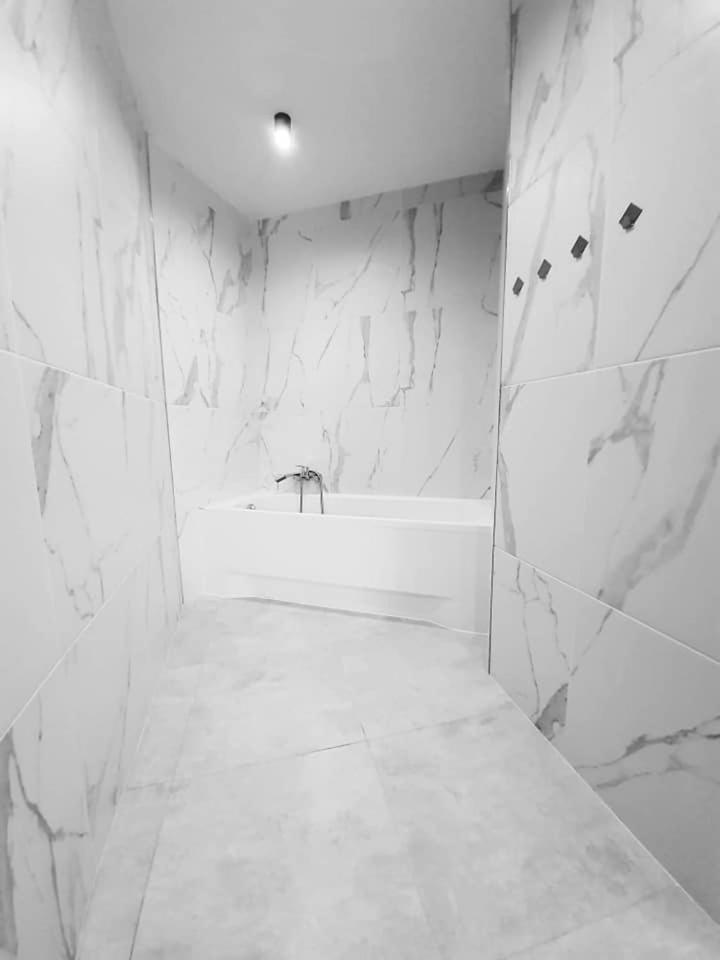 Studio Apartment - Photo 8