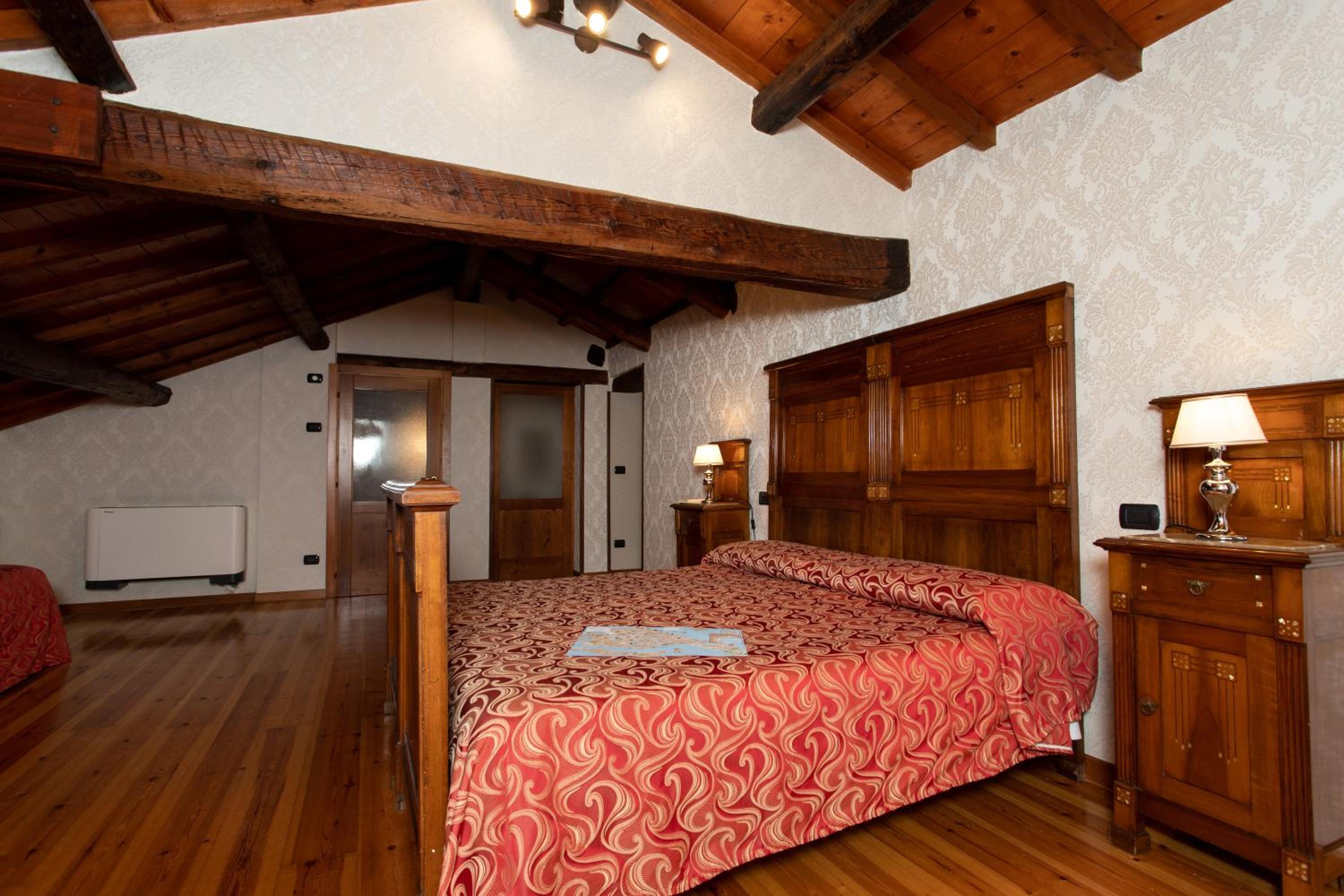 Deluxe Suite with Canal View photo 1