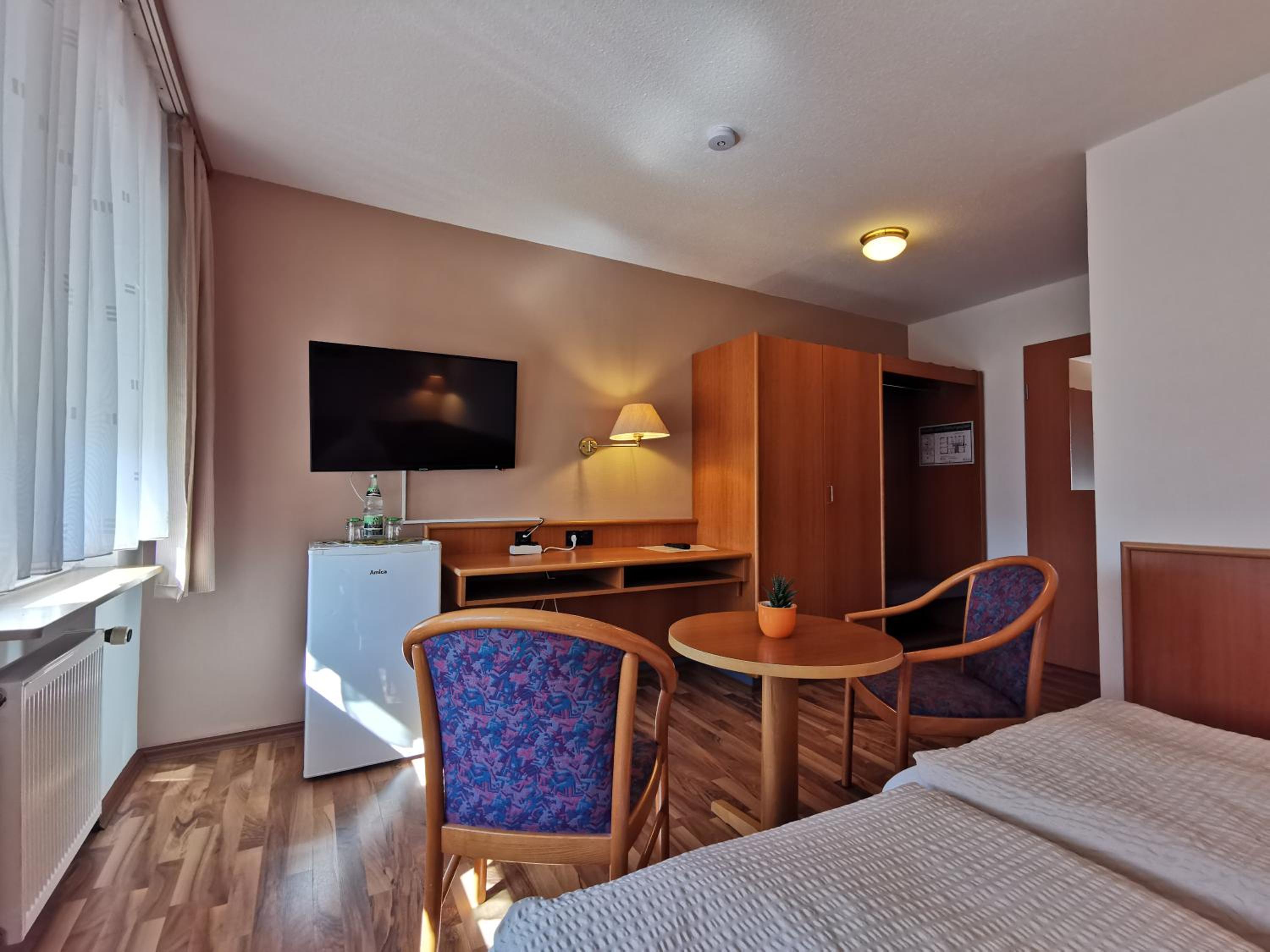 Double Room with Balcony - Photo 4
