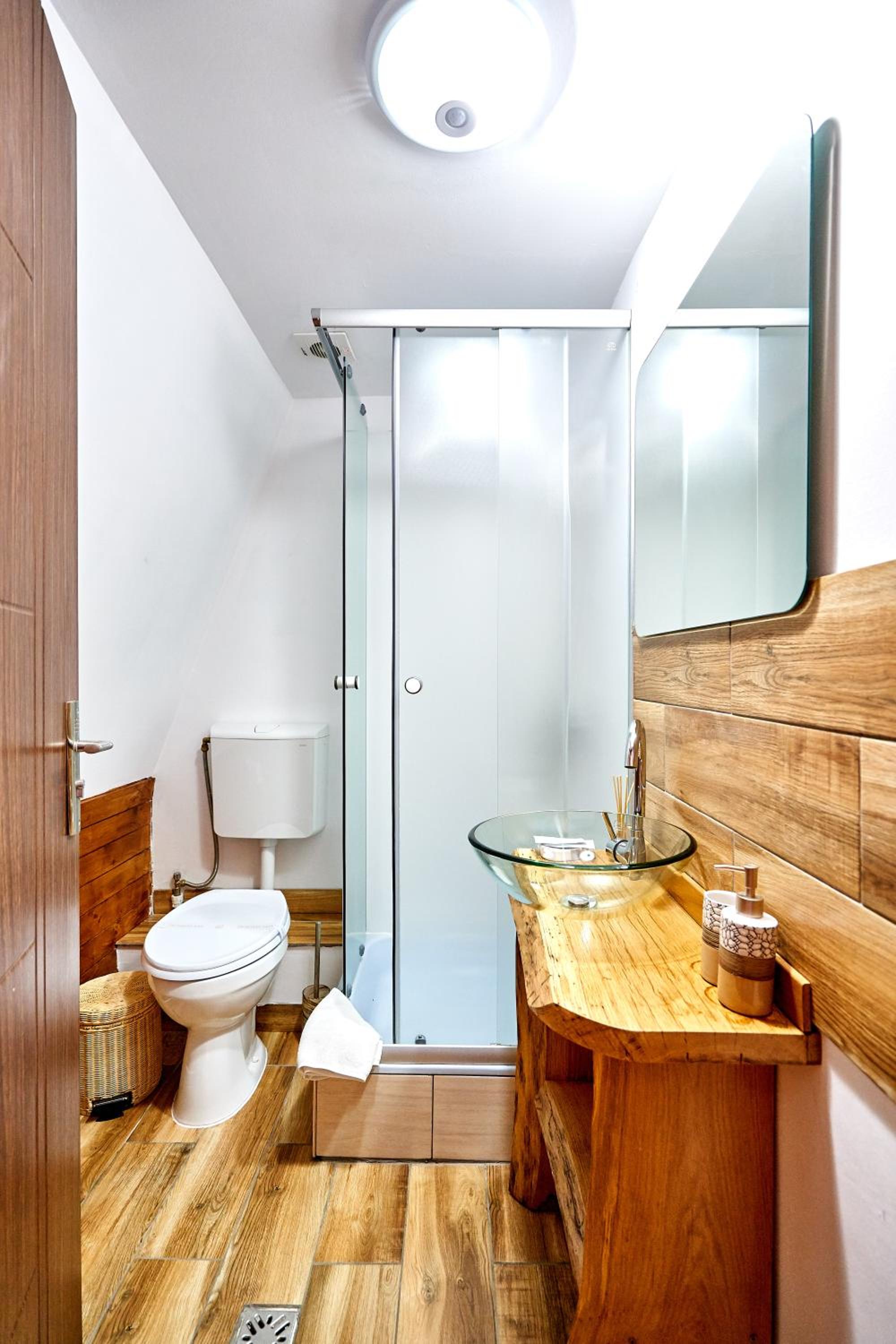 One-Bedroom Suite - Photo 3