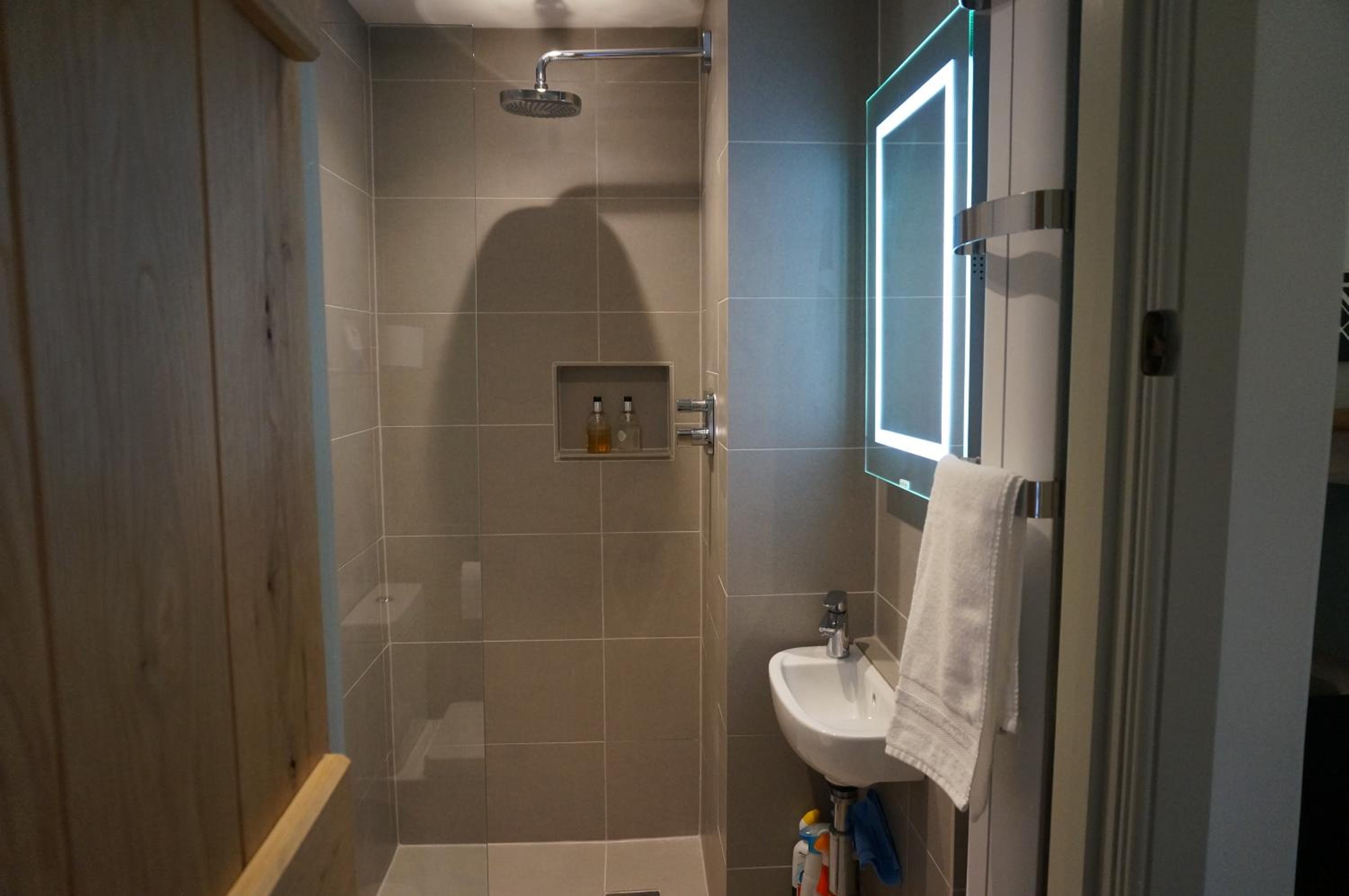 One-Bedroom Cottage - Photo 30