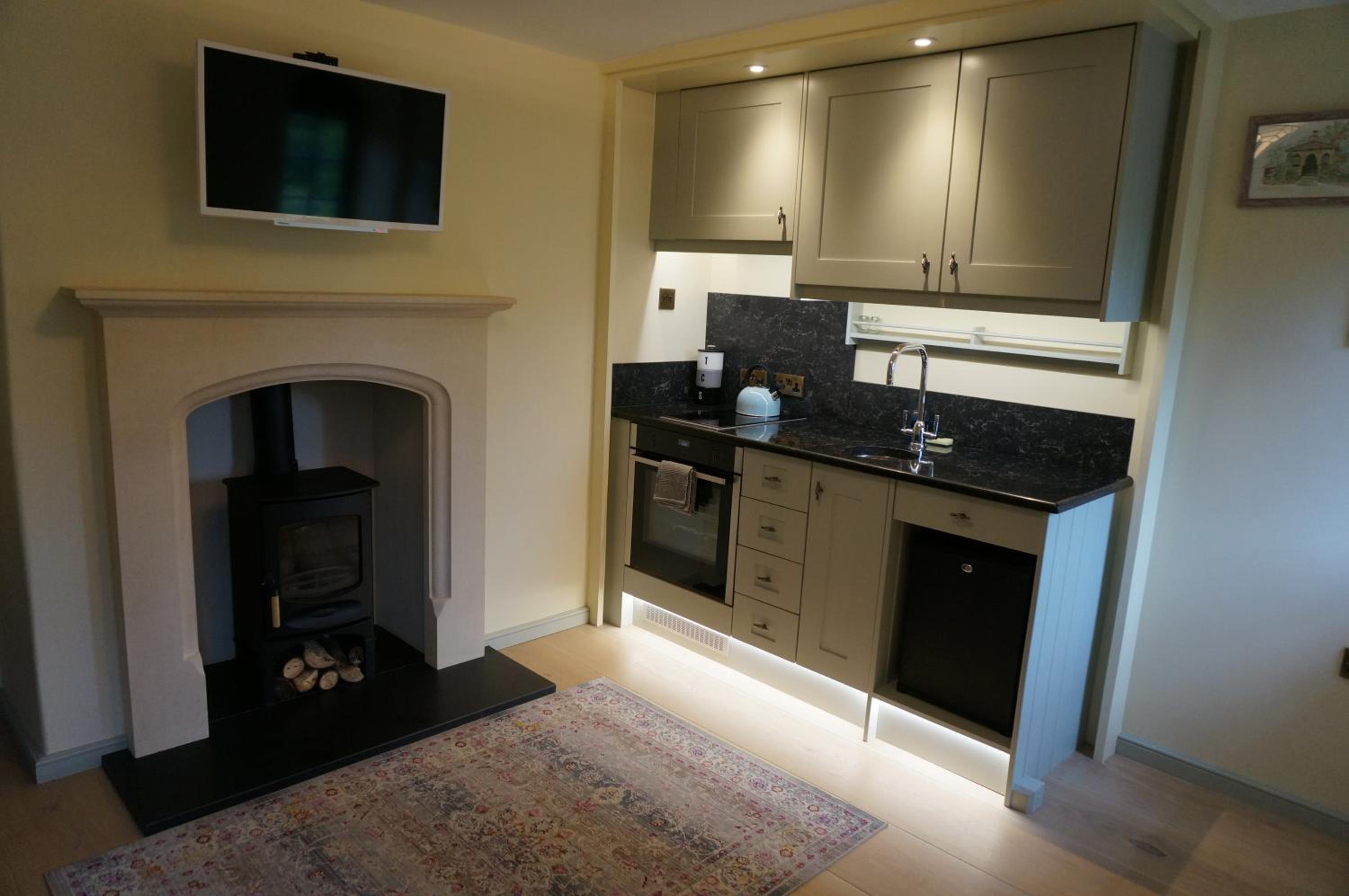 One-Bedroom Cottage - Photo 33