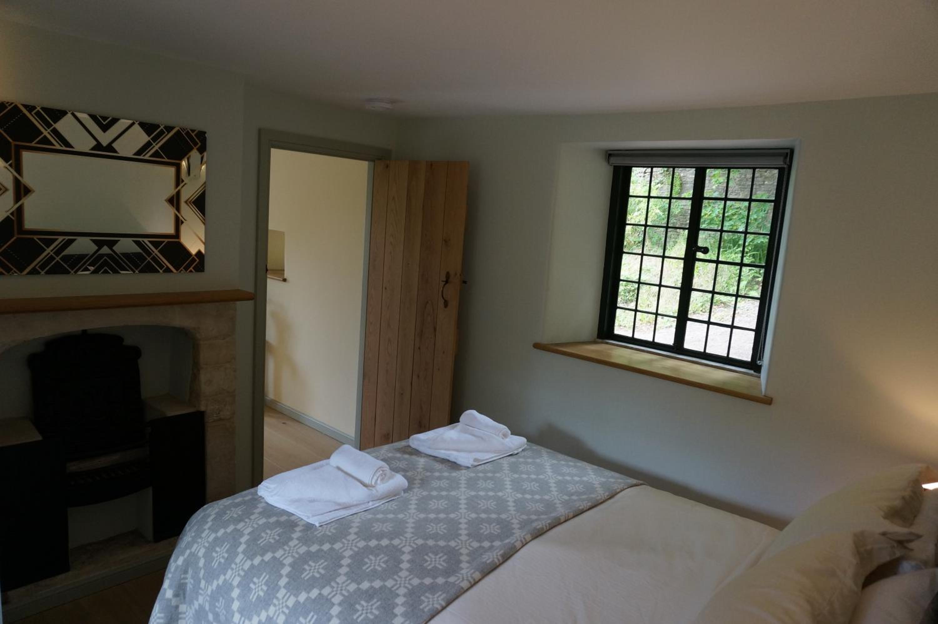 One-Bedroom Cottage - Photo 34