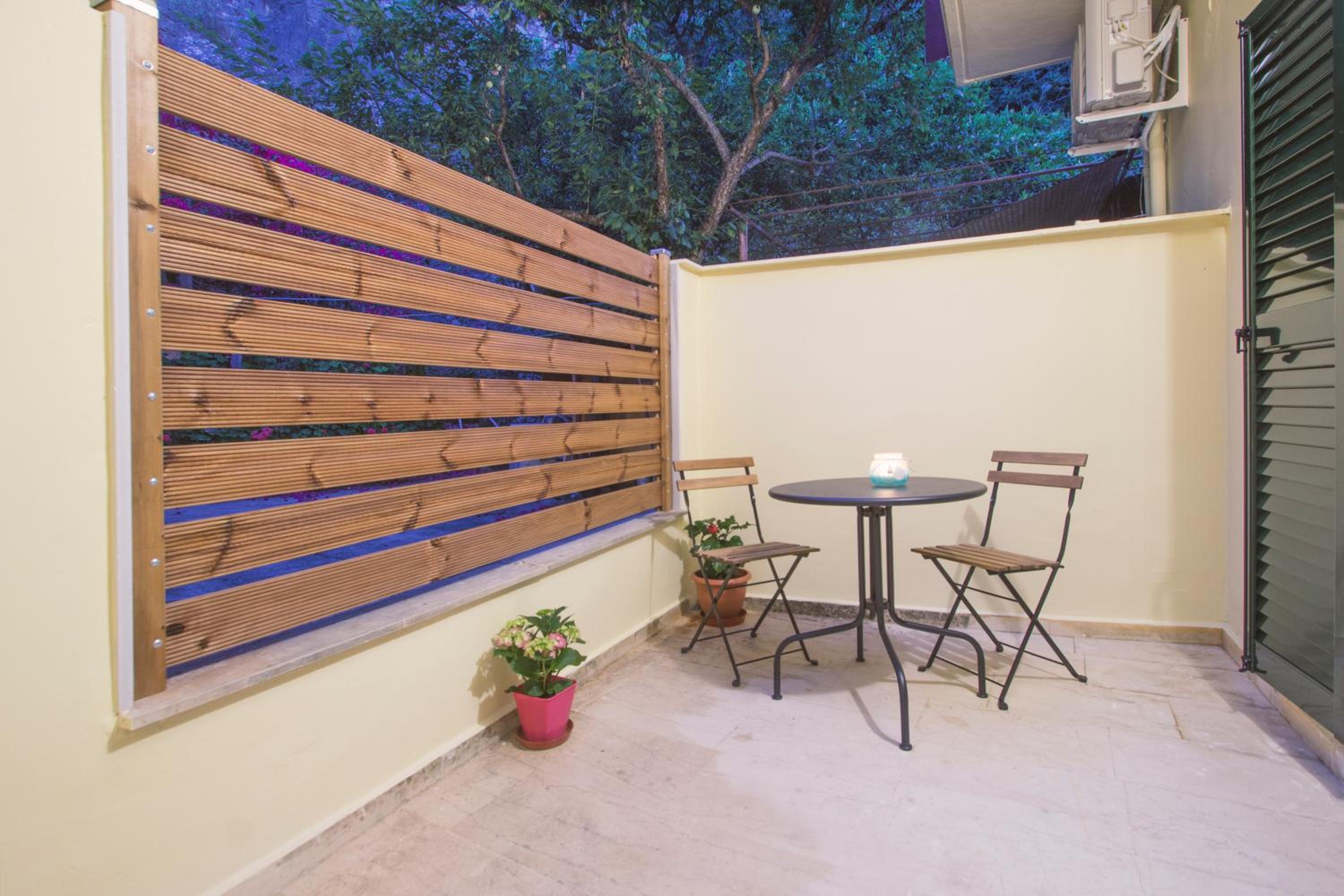 Studio Apartment photo 3