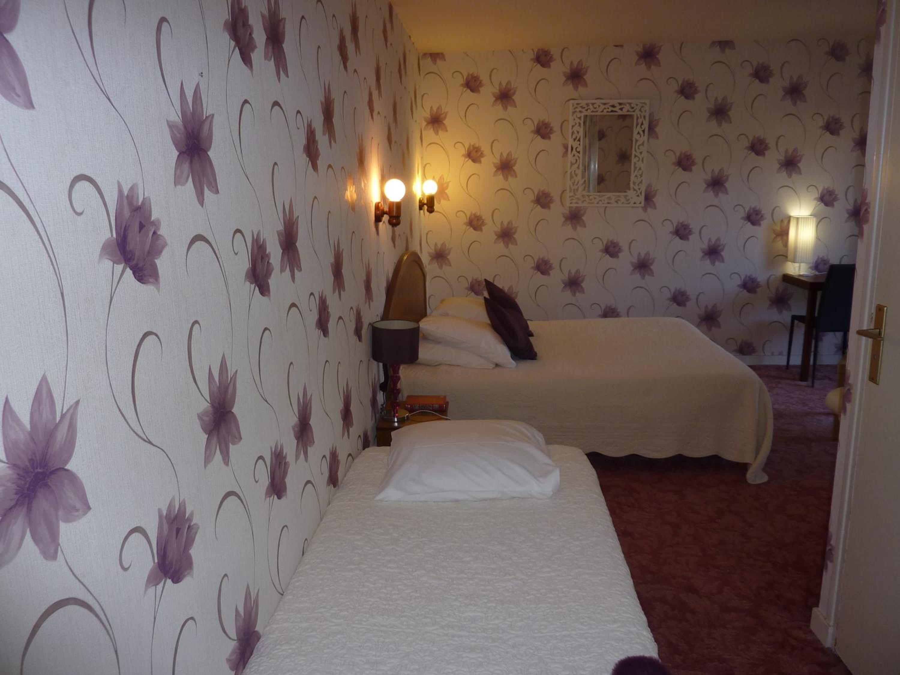 Economy Triple Room photo 1