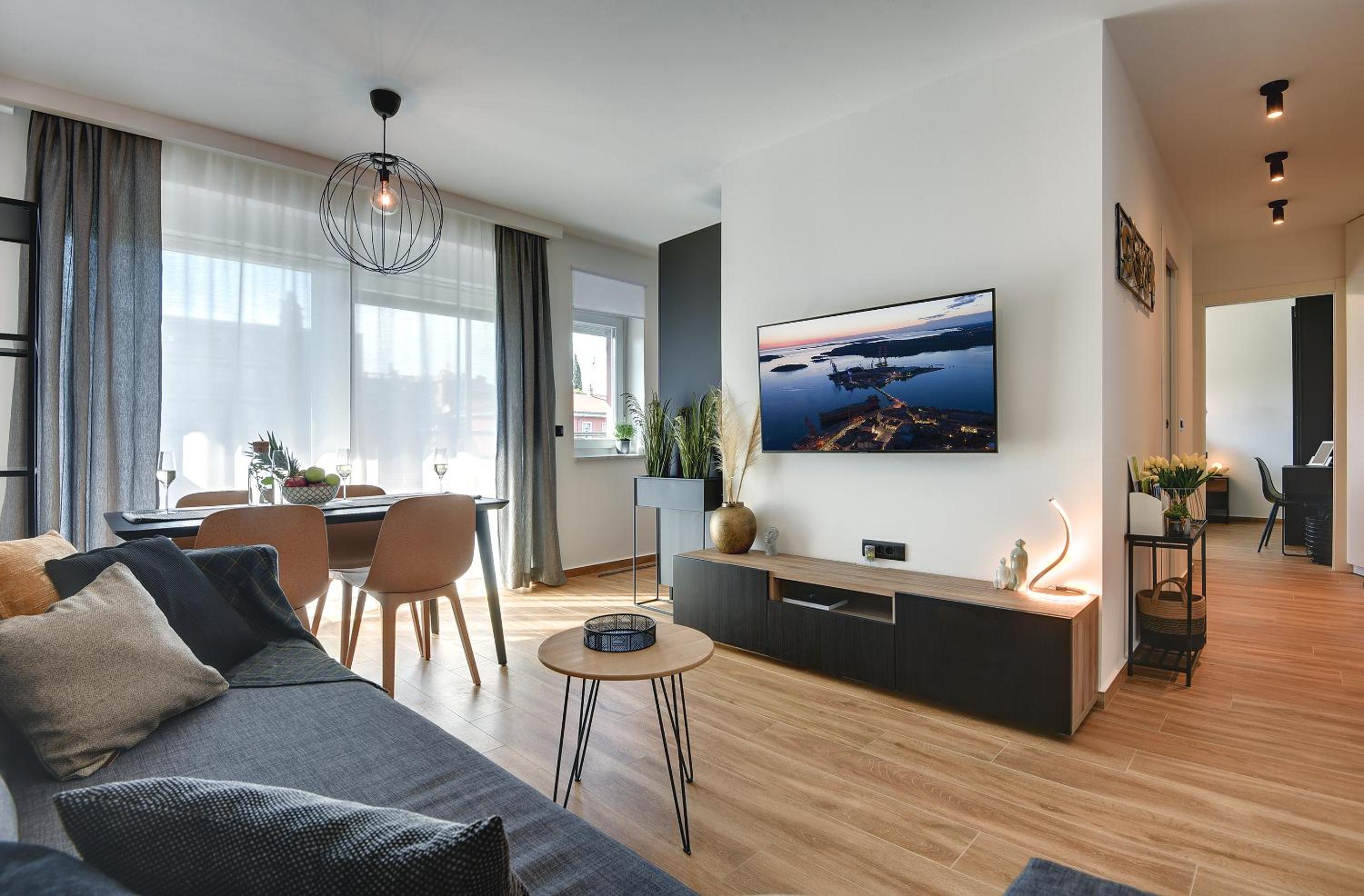One-Bedroom Apartment - Photo 1