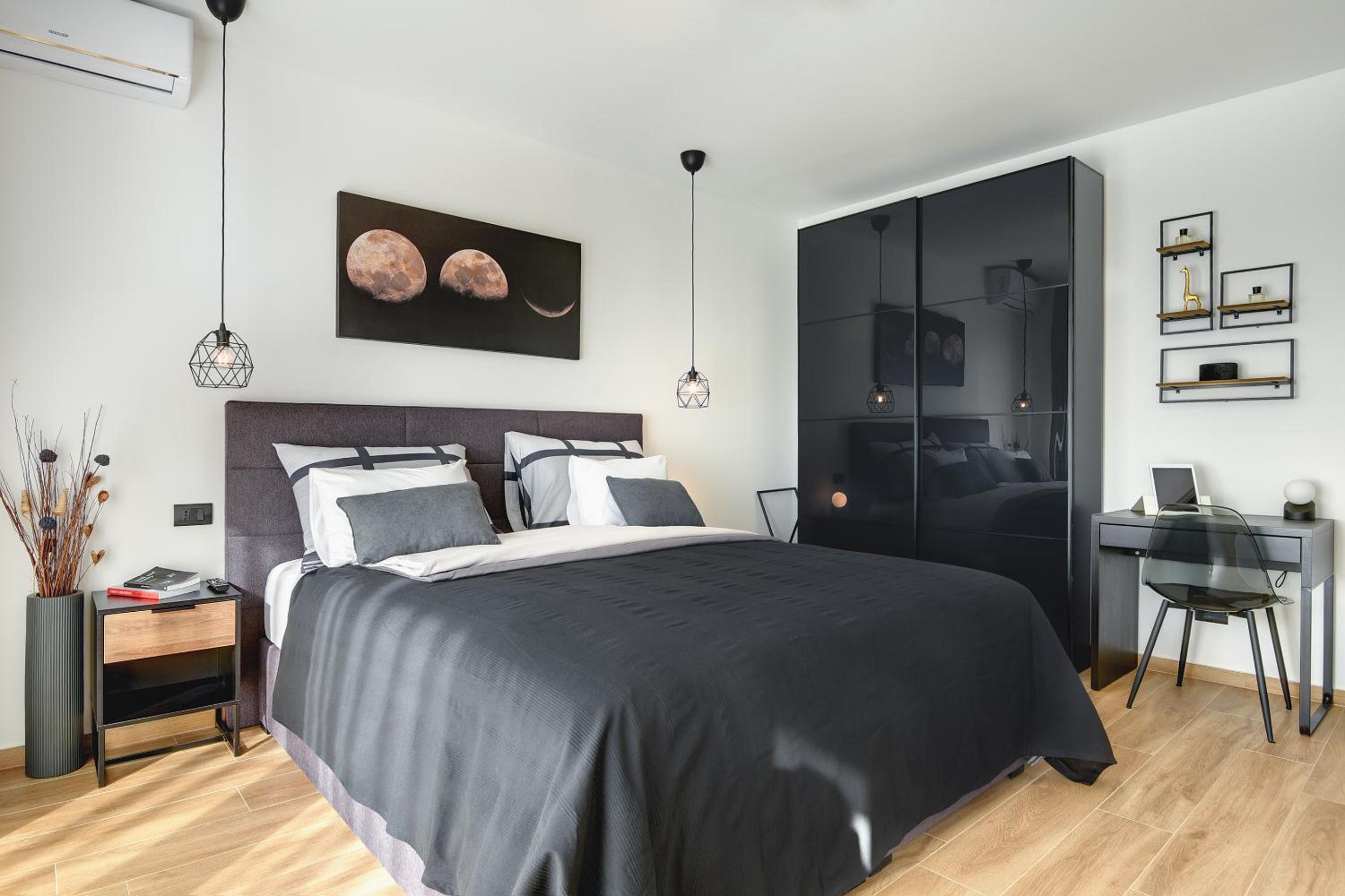One-Bedroom Apartment - Photo 6