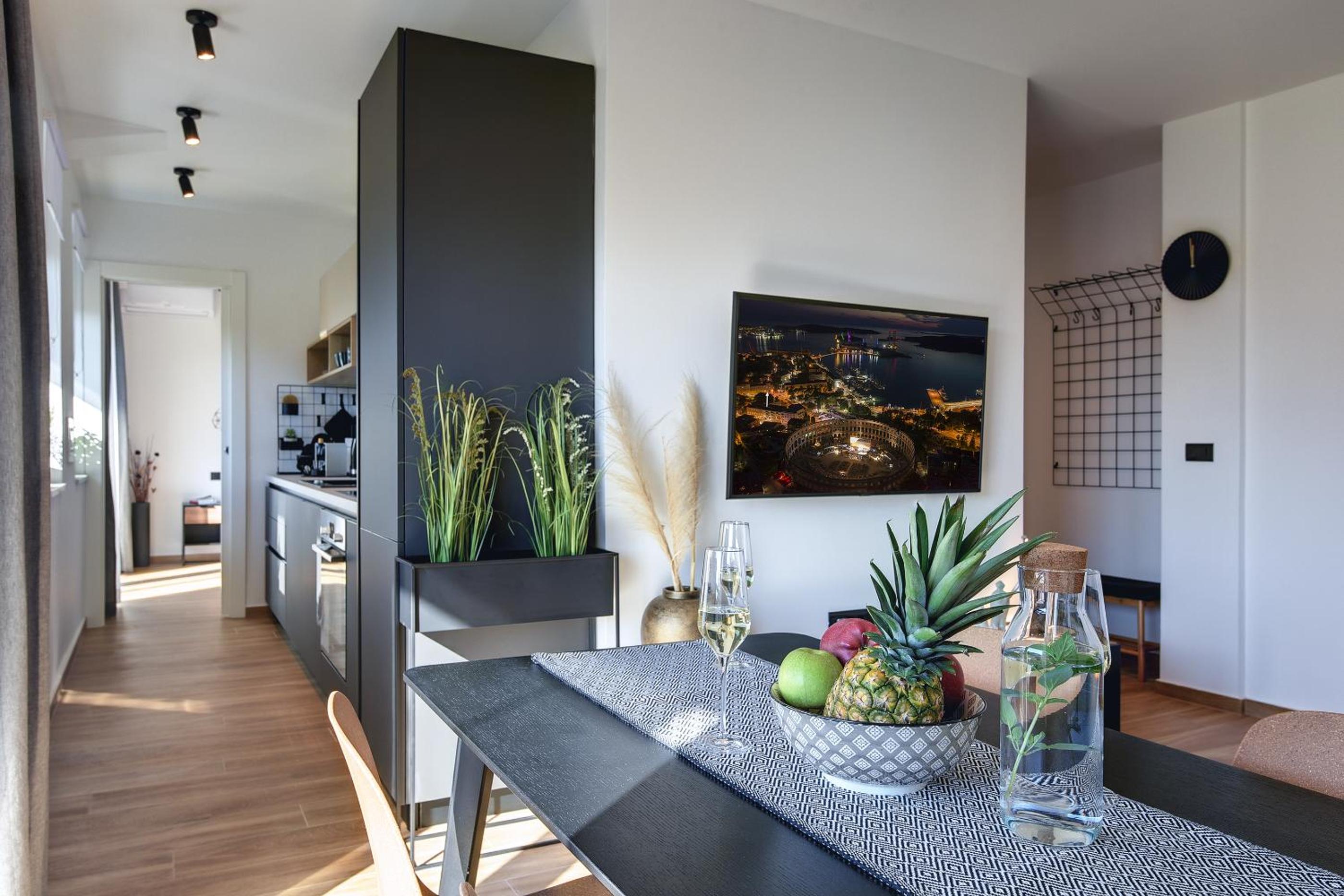 One-Bedroom Apartment - Photo 14