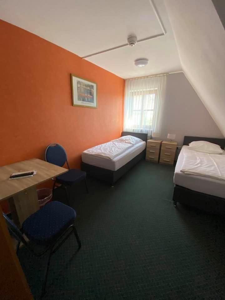 Double or Twin Room - Photo 8