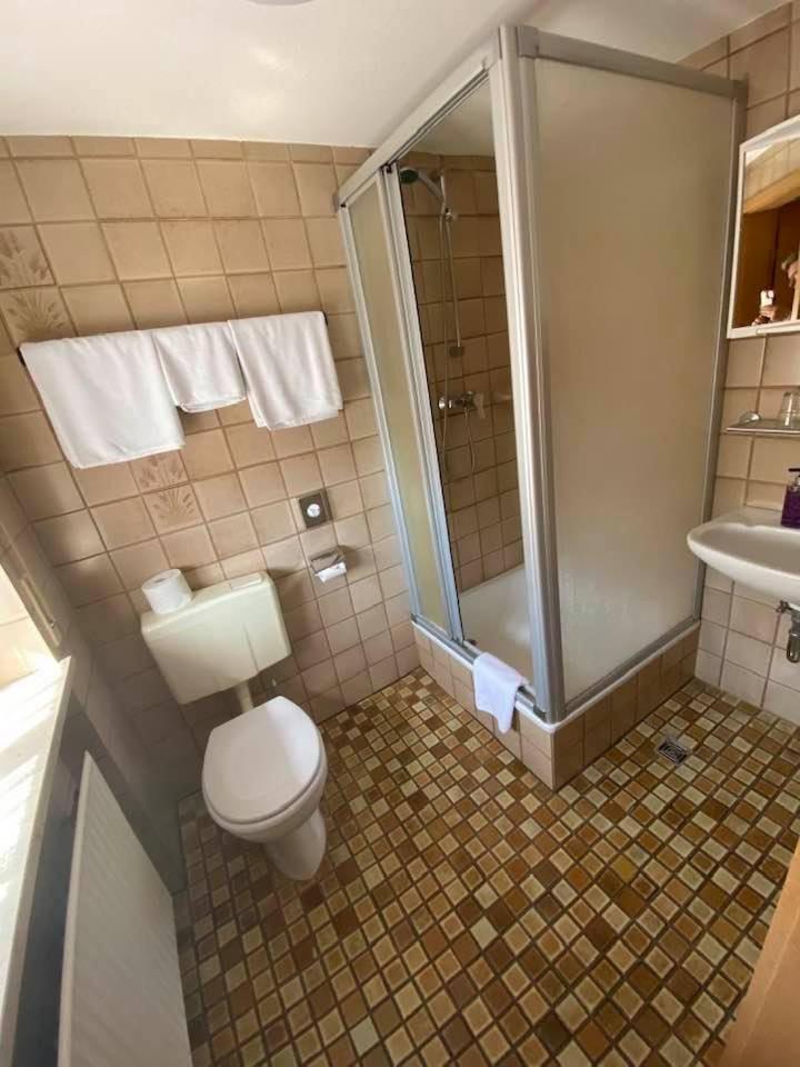 Double or Twin Room - Photo 5