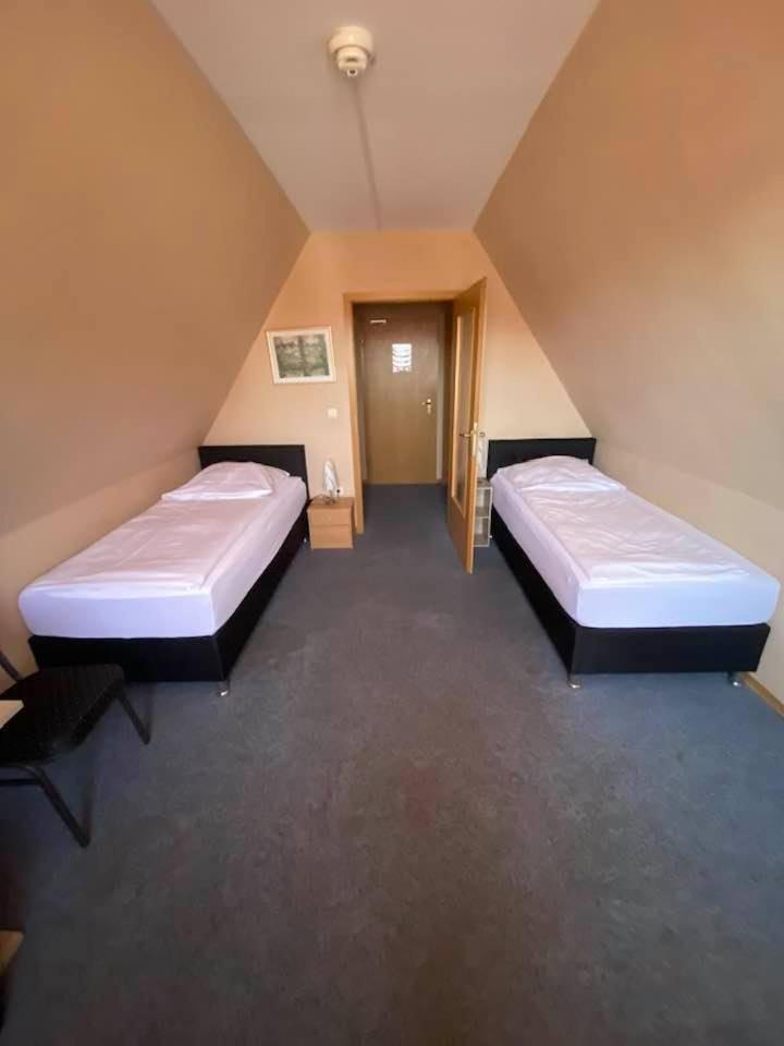 Double or Twin Room - Photo 11