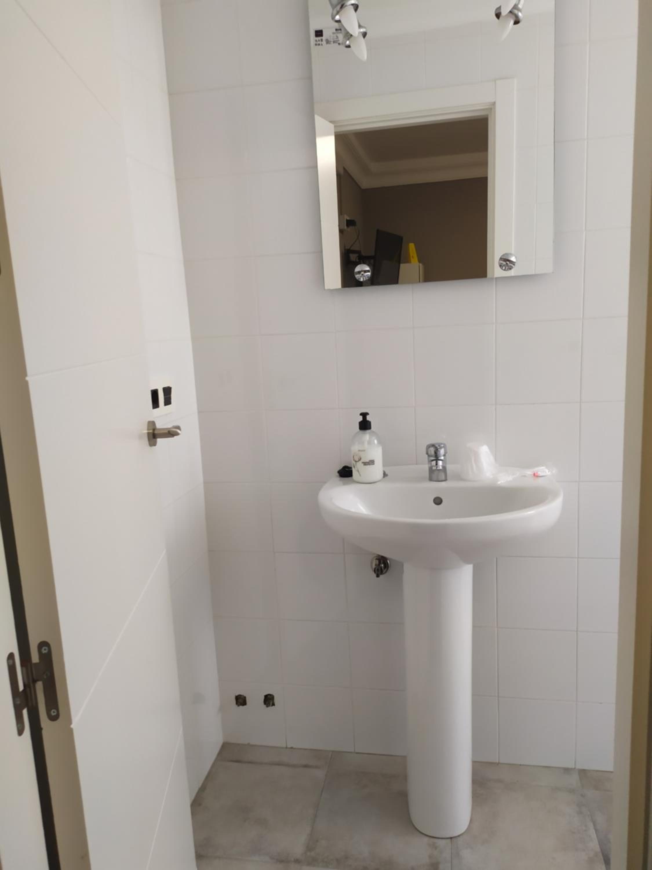 Twin Room with Private External Bathroom - Photo 2