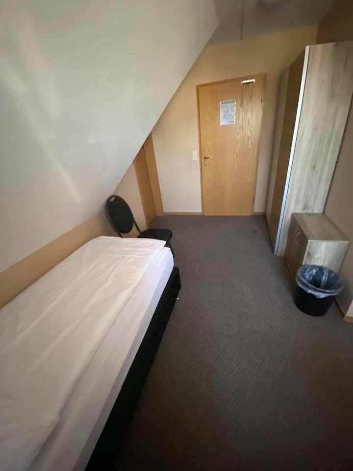 Double or Twin Room - Photo 7