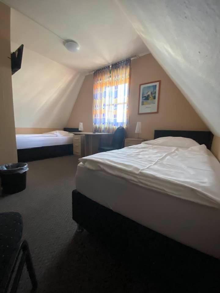 Double or Twin Room - Photo 6
