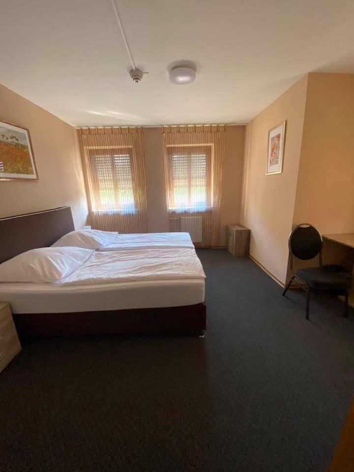 Standard Double Room - Photo 1