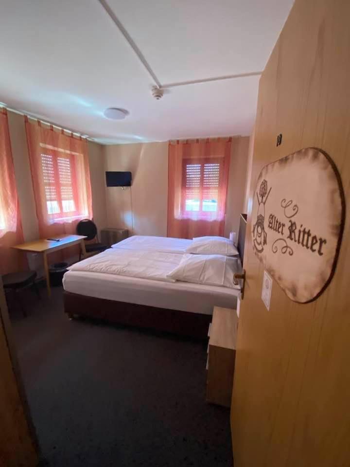 Standard Double Room - Photo 6