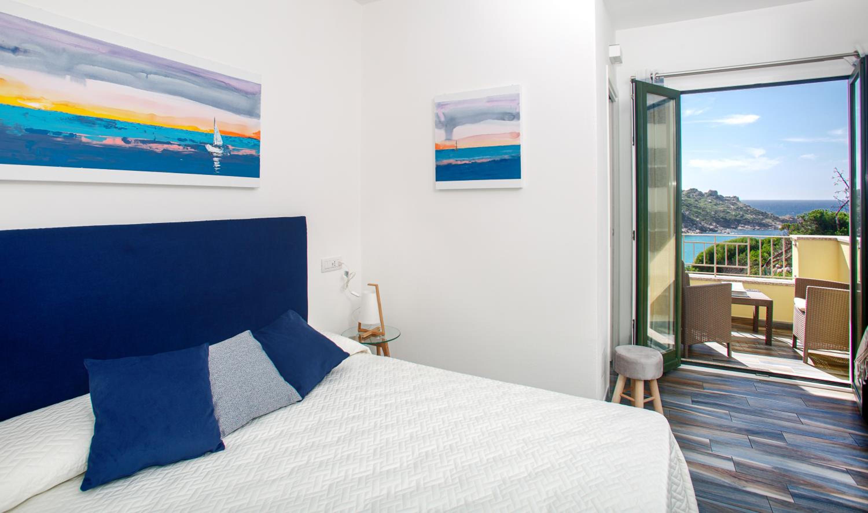 Double Room with Balcony and Sea View photo 3