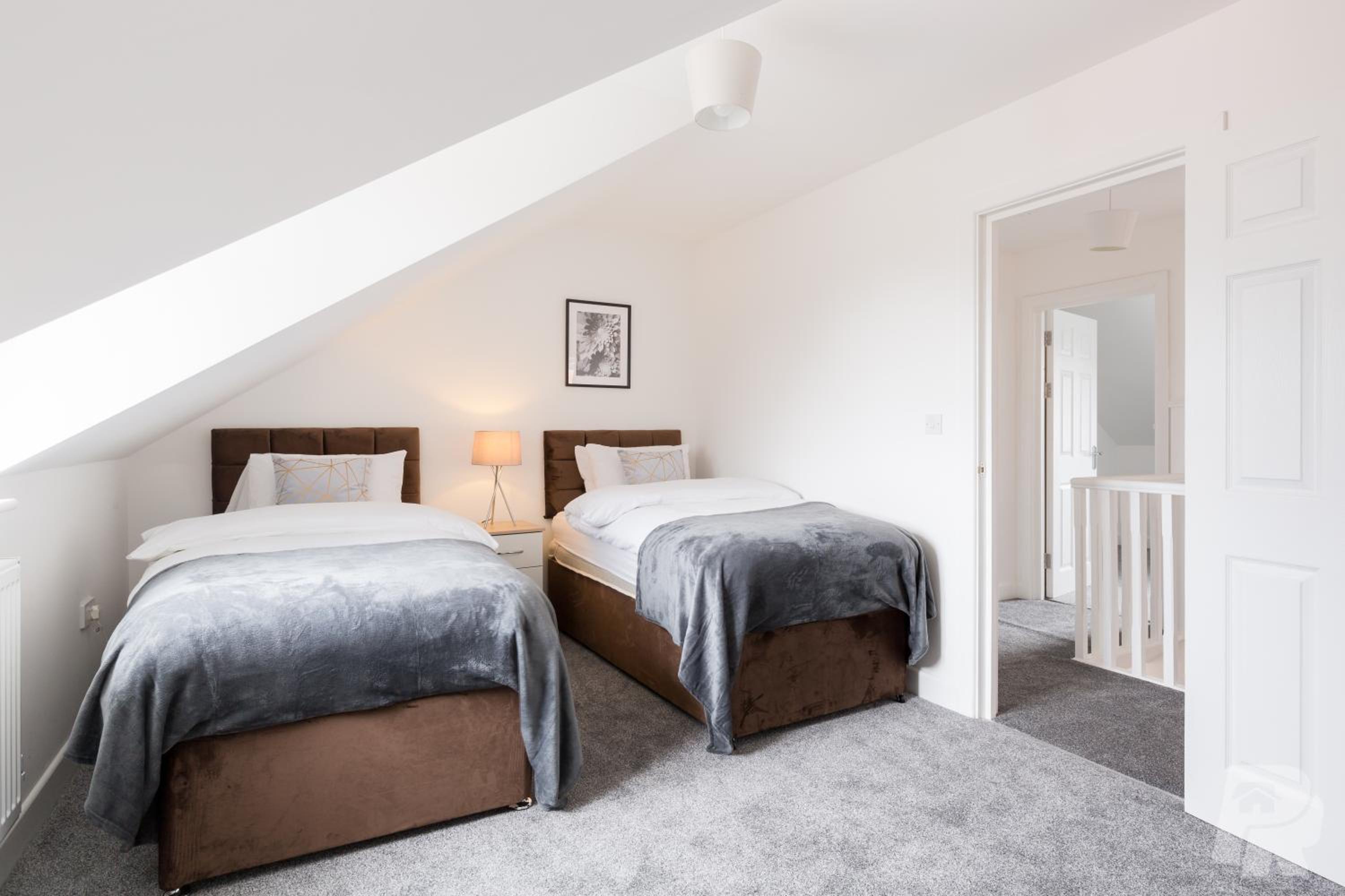Four-Bedroom House - Photo 19