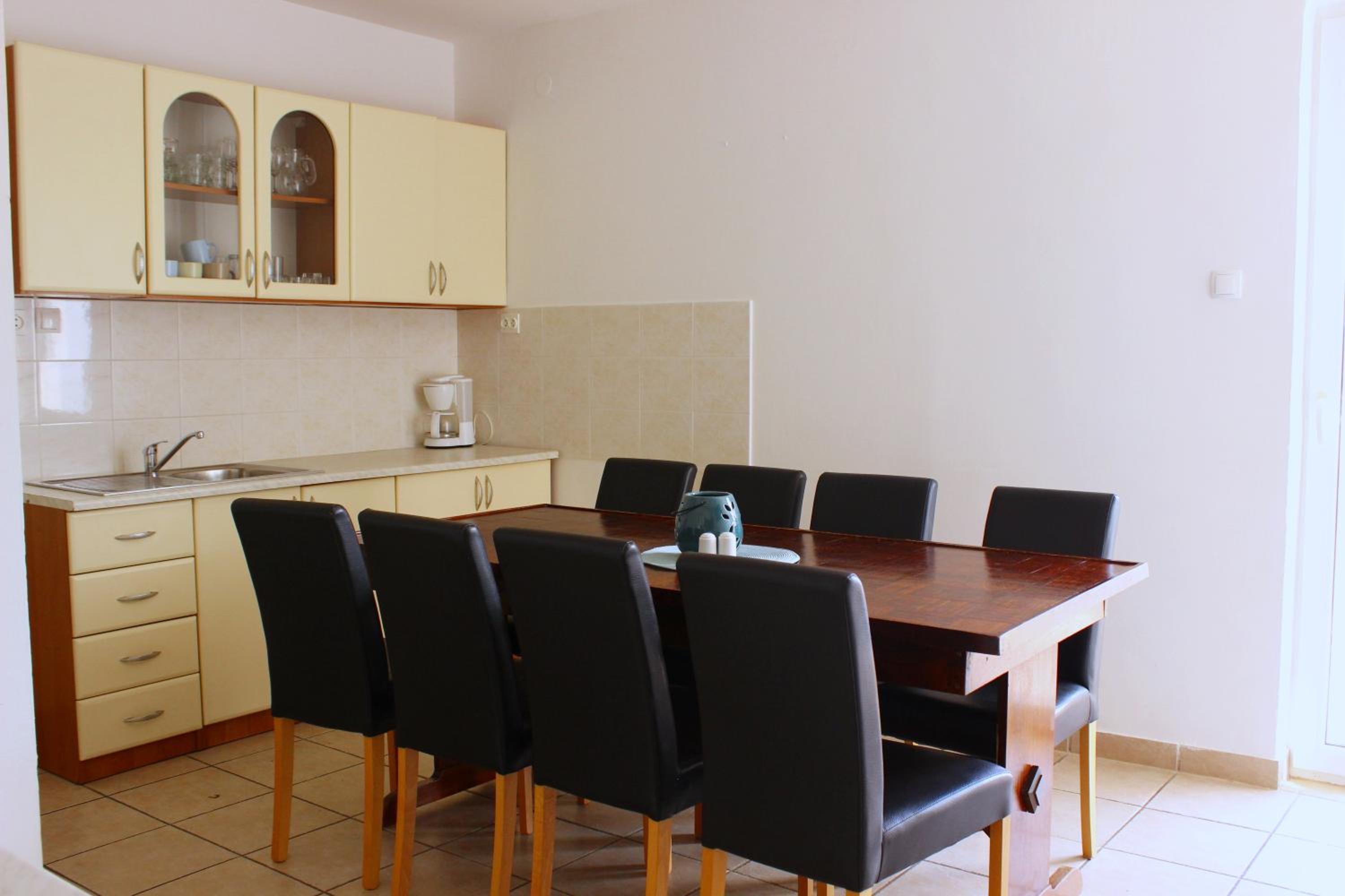 Four-Bedroom Apartment with Sea View photo 3